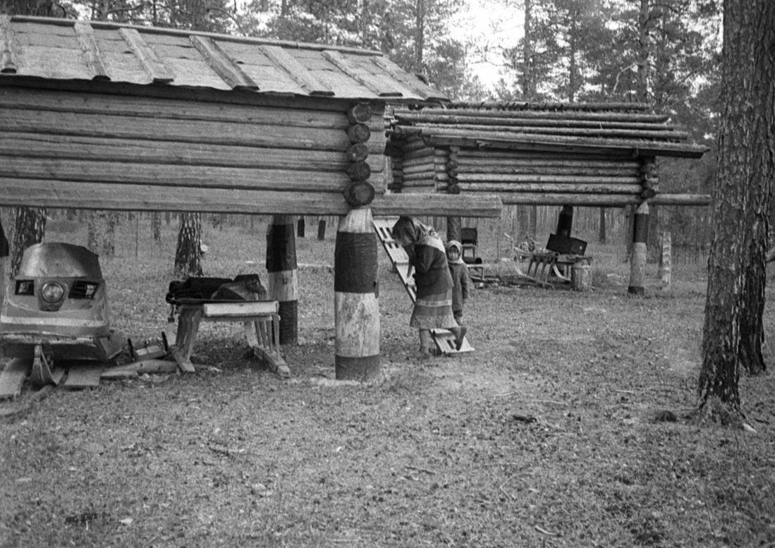 Filmivõtted sammasaida juures - Foto Maie Jõgi