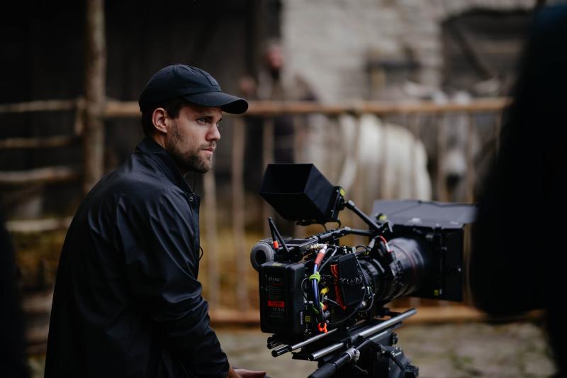 Mängufilm Apteeker Melchior (2022) - Fotod Robert Lang, Liisabet Valdoja, Jan Viljus, Eneli Rohtla, Ilja Smirnov, Anastassia Volkova, Gerli Tooming - Taska Film, Nafta Films, Apollo Film Productions, HansaFilm