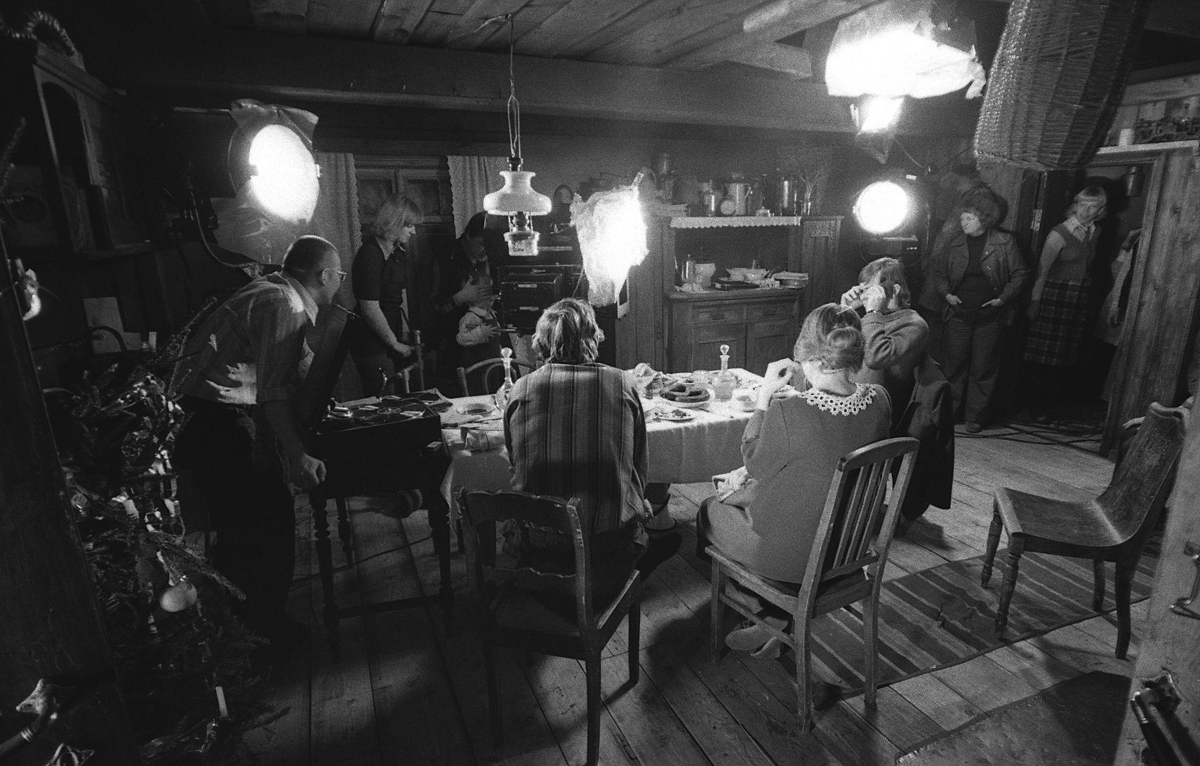 Jõuluõhtu filmimine Pöögelmanni tänava paviljonis. 