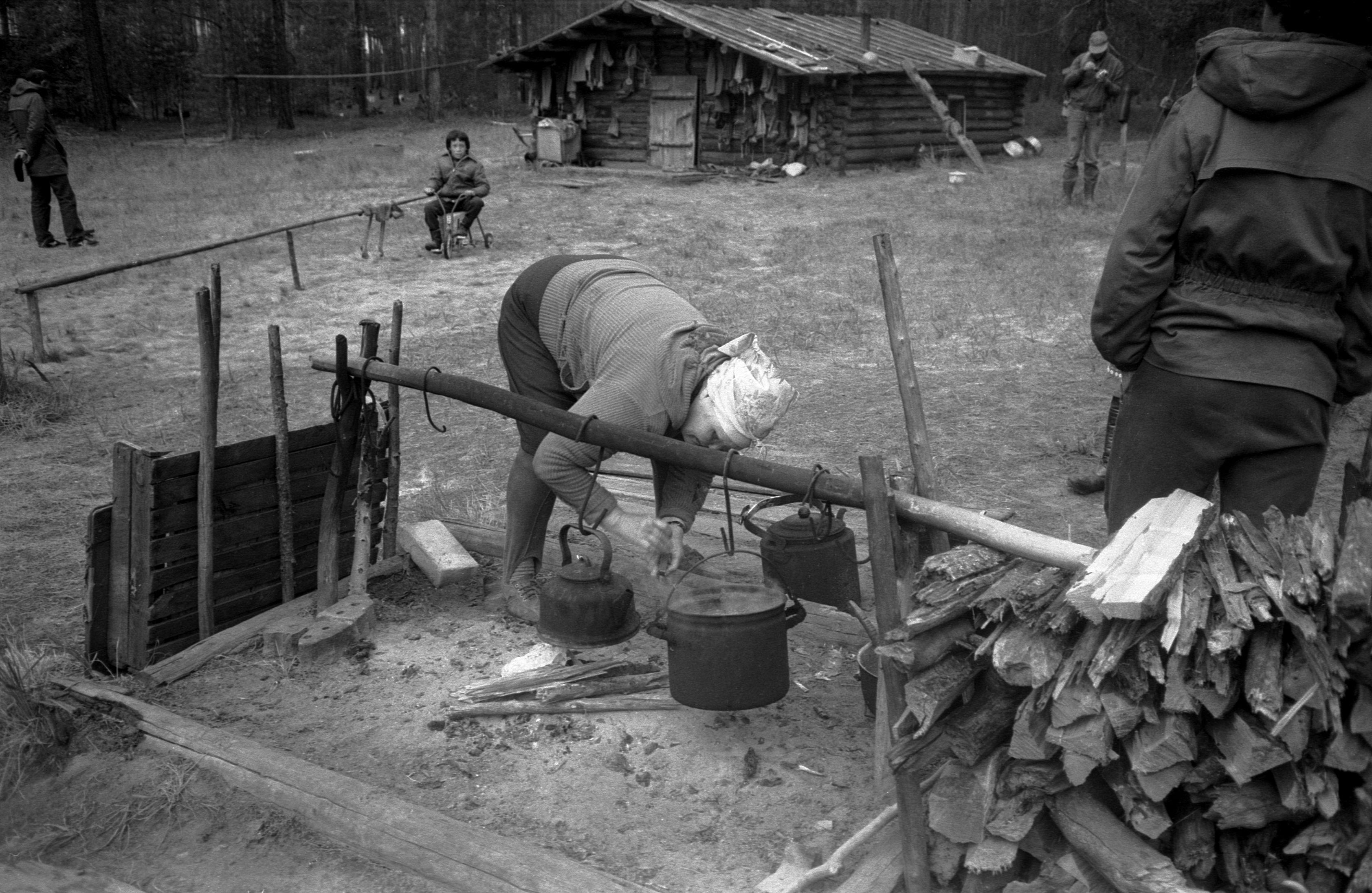 Filmigrupp hantide argipäevas (1988)