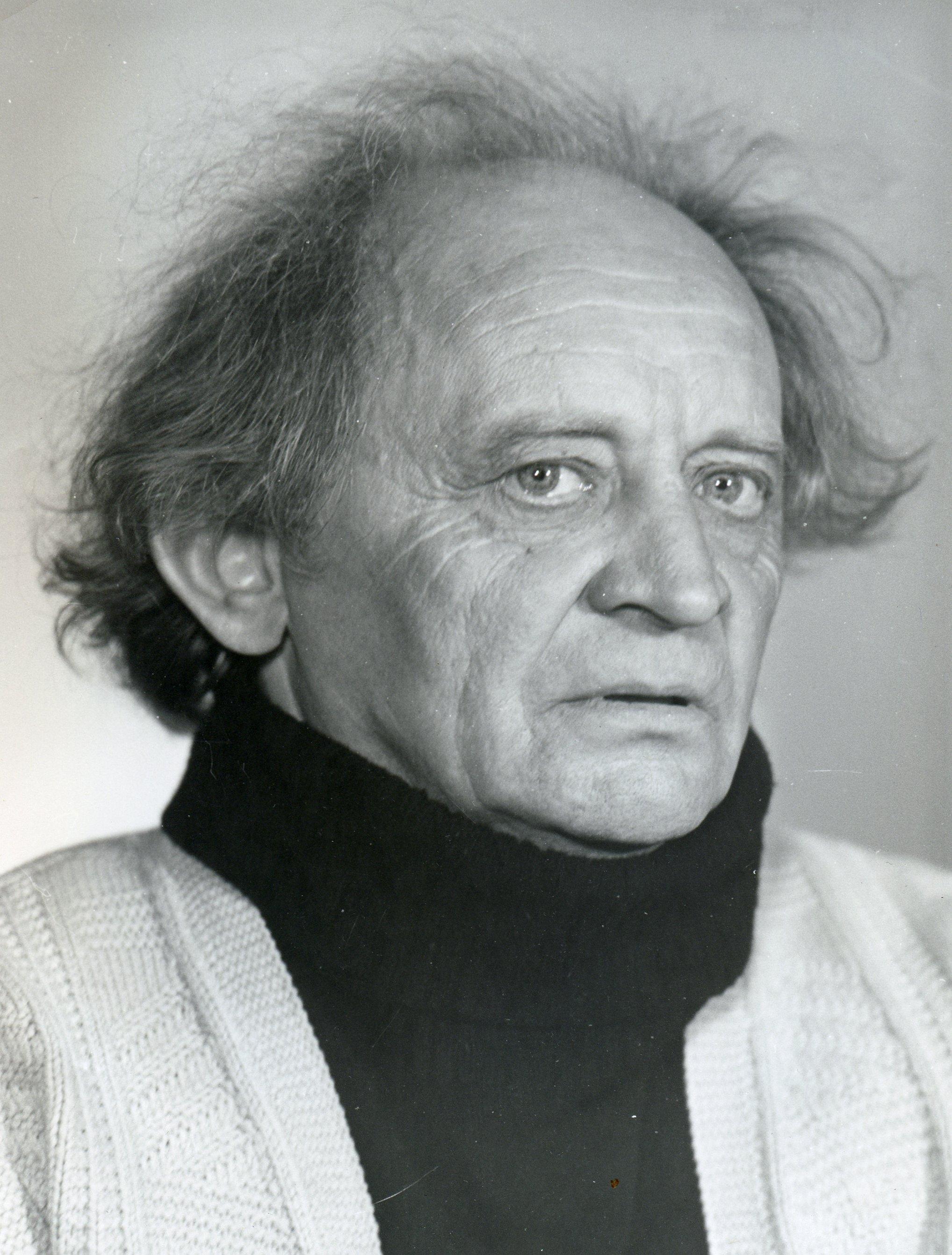 Mängufilmid „Head käed“ (2001) - Kostüümikunstnik Ieva Kundziņa,  „Agent Sinikael“ (2002) - Kostüümikunstnikud Jaanus Vahtra, Marju Tammik, Marit Ahven ja  „Jüri Rumm“ (1994) - Kostüümikunstnik Tuulikki Tolli  - Foto Ago Ruus - Mare Raidma kogu

