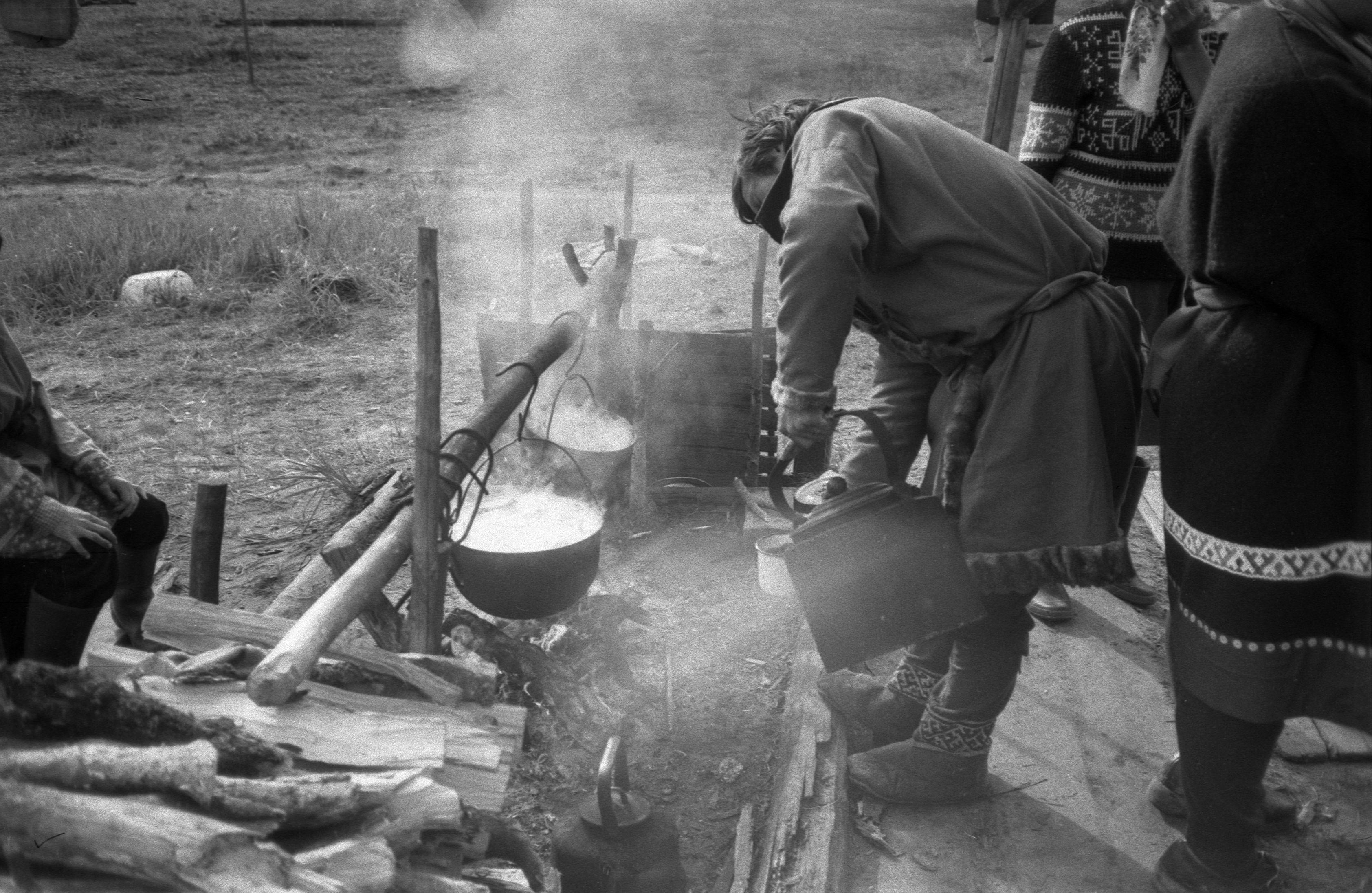 Filmigrupp hantide argipäevas (1988)
