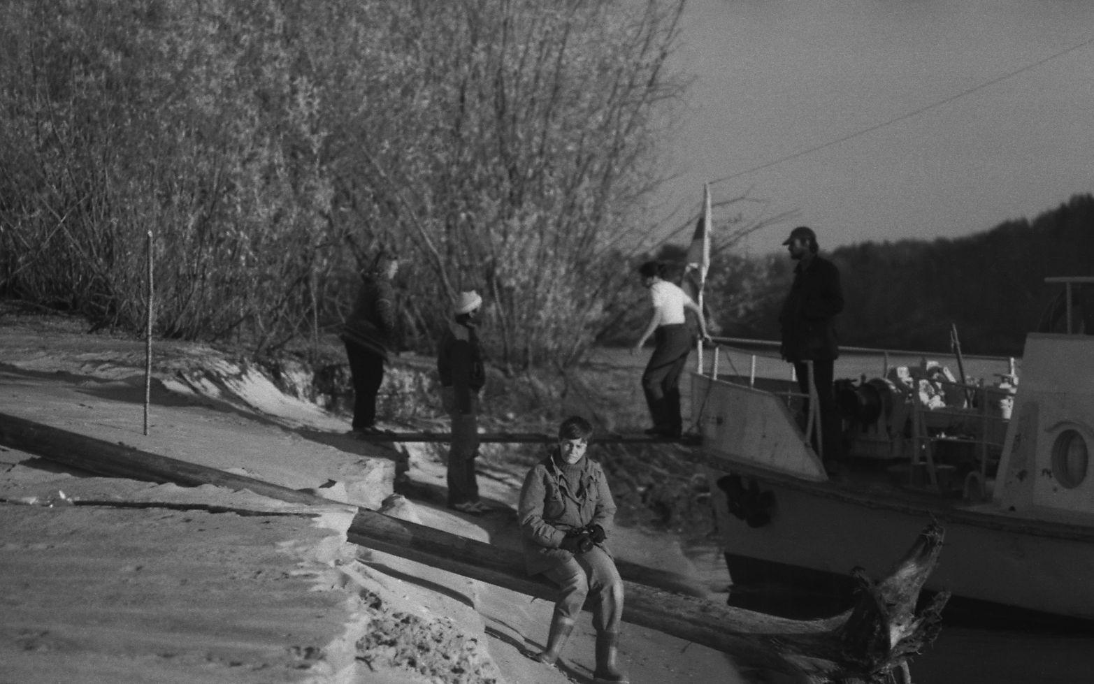 Filmigrupi laevasõit, maastikud, vahepeatus  (1985) - Foto Enn Säde