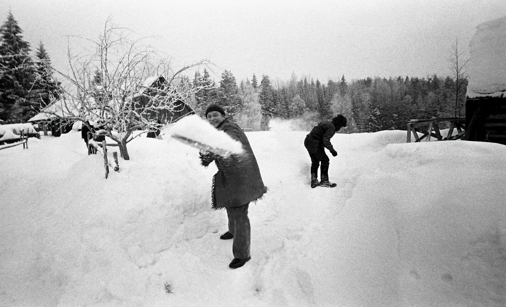Lumelükkamine Alamahtjal. Keskel operaator Arvo Iho.
