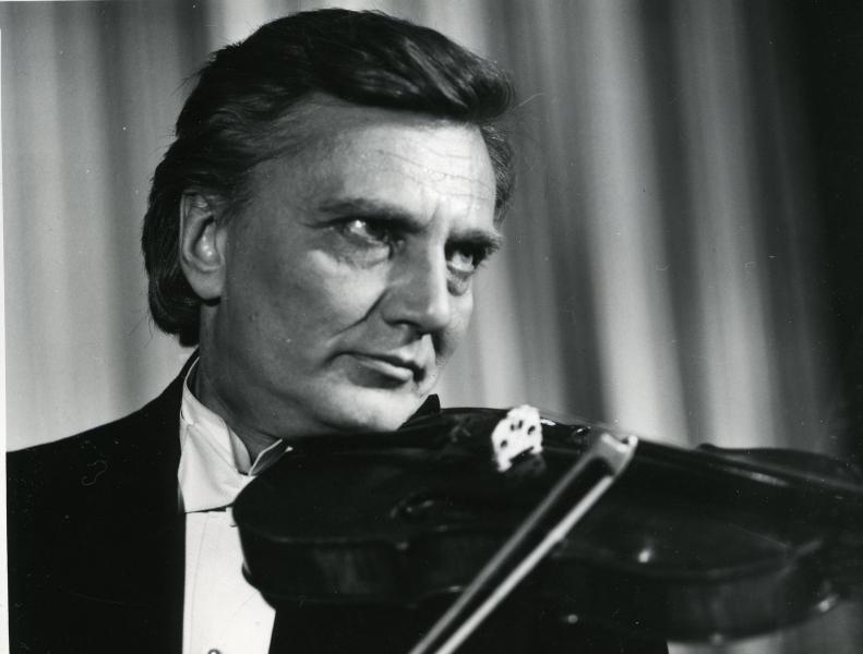 Eduard Sõrmuse osas Viktors Lorencs