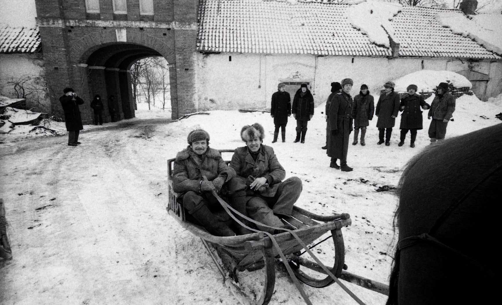 Viljavoori filmimine Ruusmäel. Vankris Tõnu Kark ja Evald Aavik.