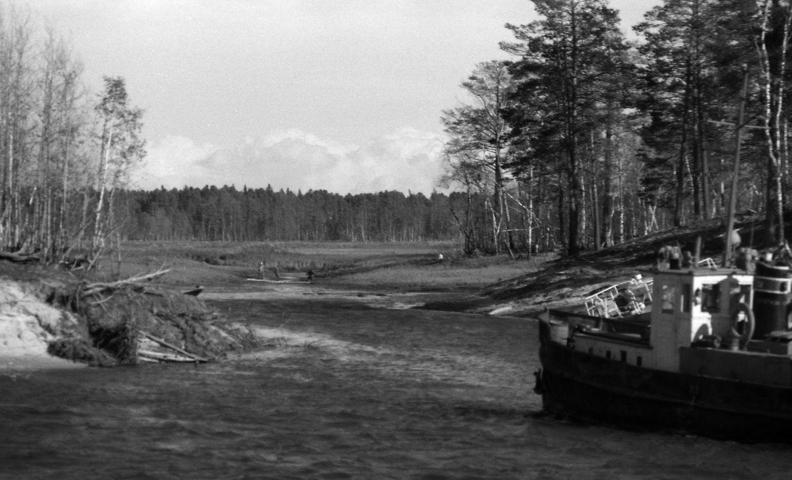 Filmigrupi laevasõit, maastikud, vahepeatus  (1985) - Foto Enn Säde