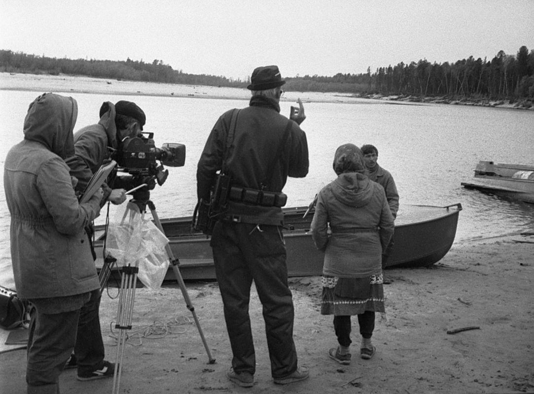 Vassili intervjuu jõe ääres - Foto Maie Jõgi