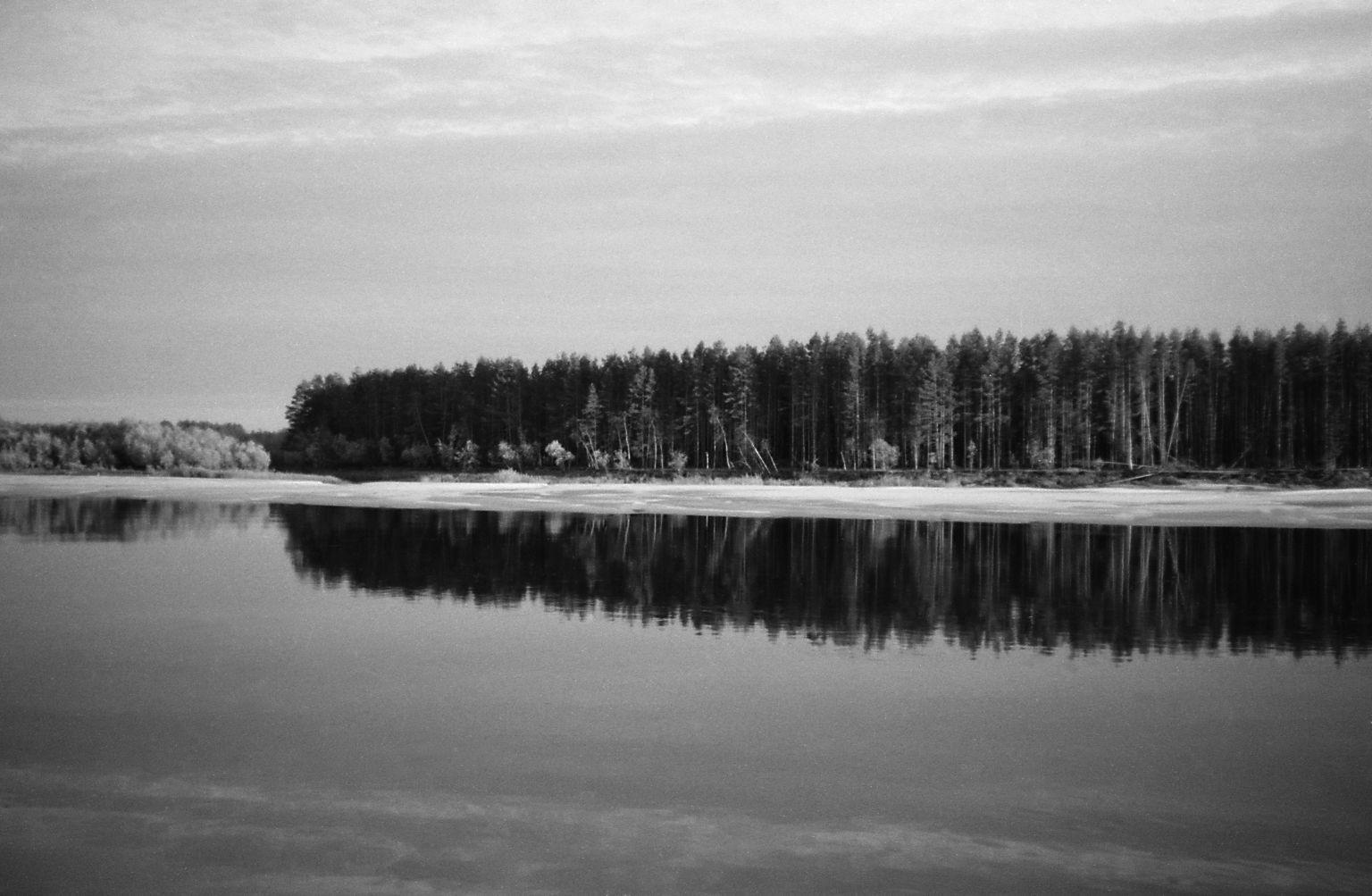 Filmigrupi laevasõit, maastikud, vahepeatus  (1985) - Foto Enn Säde