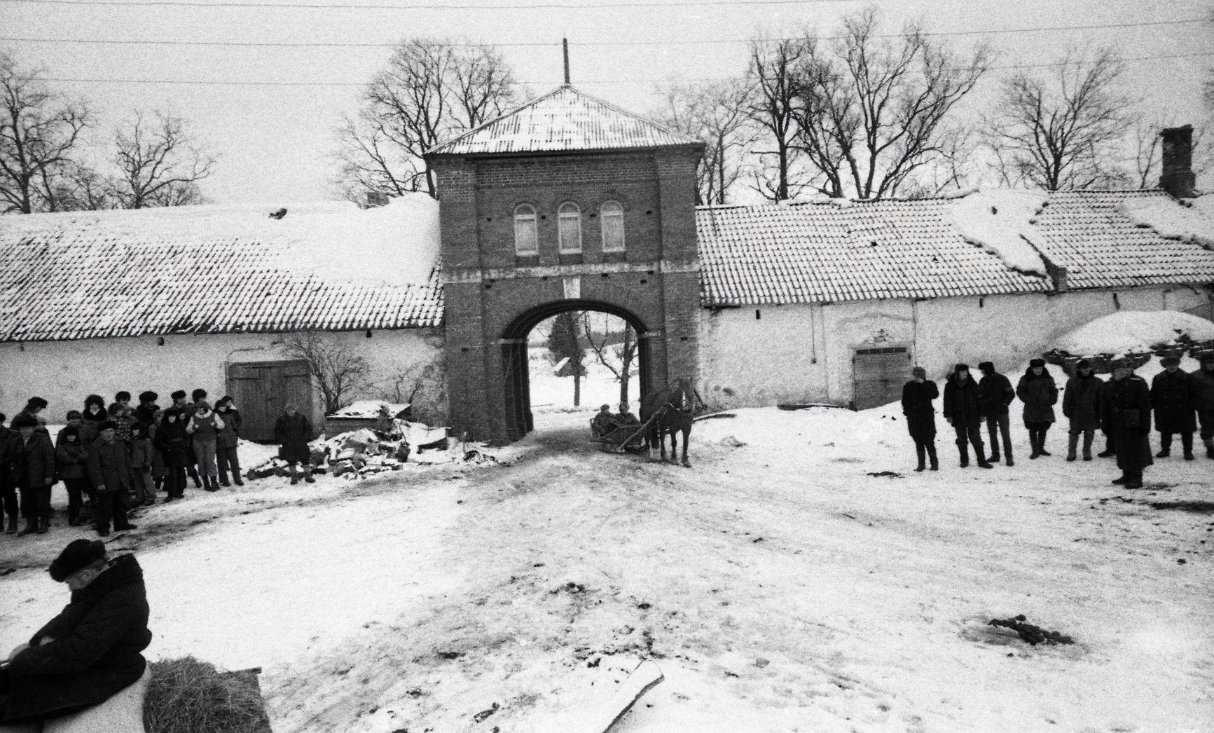 Viljavoori filmimine Ruusmäel. Vankris Tõnu Kark ja Evald Aavik.