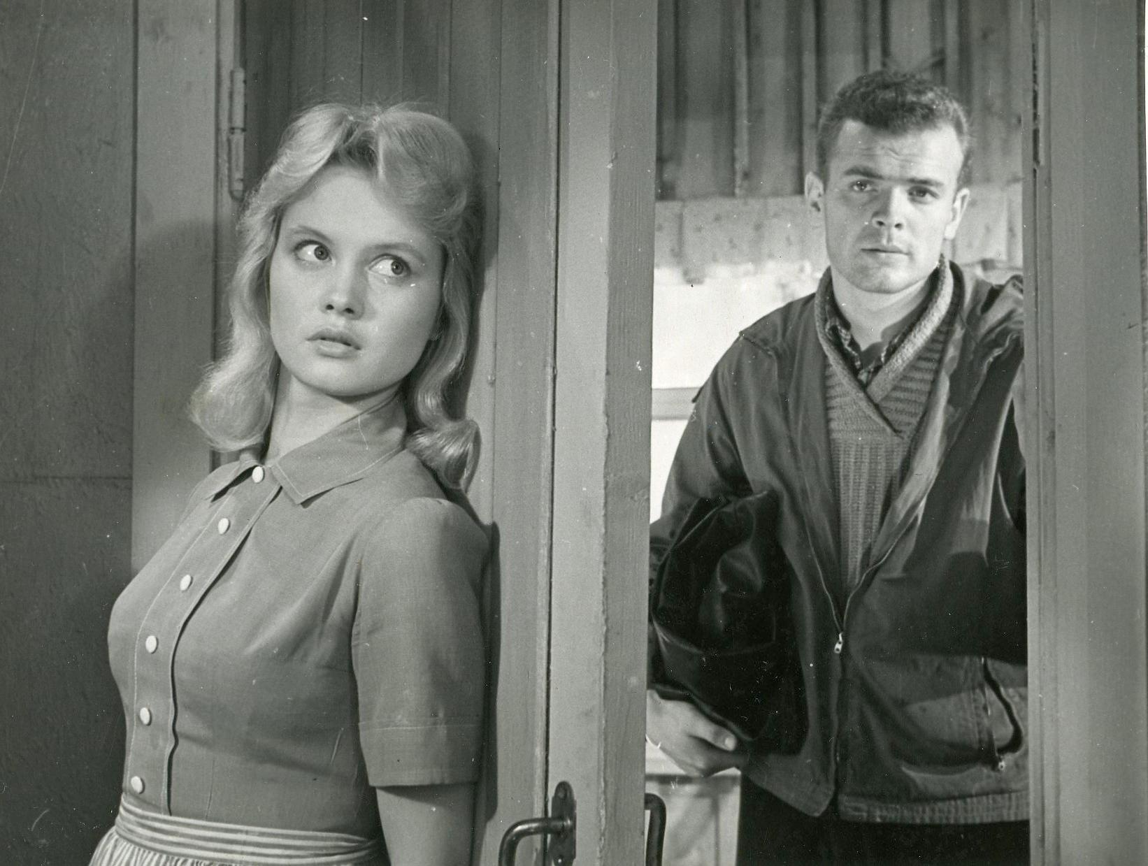 Mängufilm „Ühe küla mehed“ (1961) - Anna-Liisa osas Elviira Losmann, Jüri osas Peeter Šmakov  - Foto Oti Vasemaa