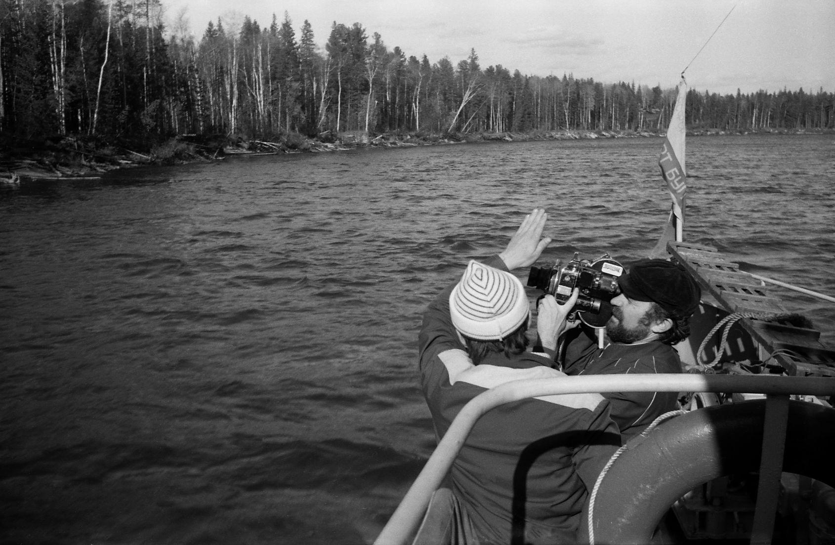 Filmigrupi laevasõit, maastikud, vahepeatus  (1985) - Foto Enn Säde