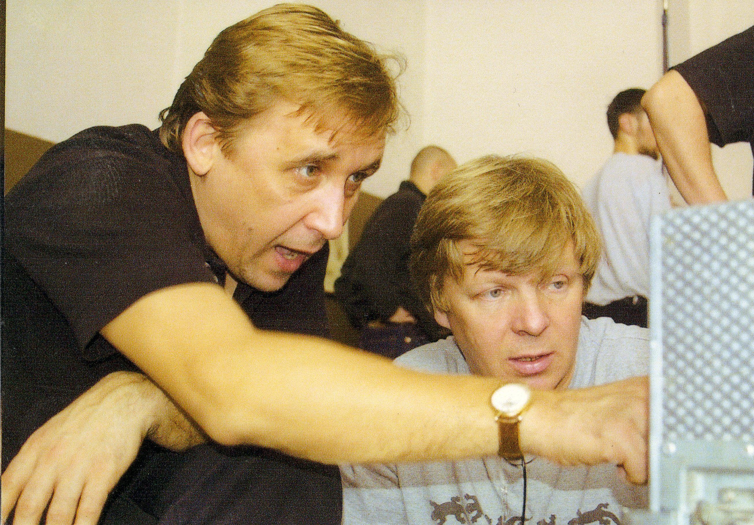 Režissöör Elmo Nüganen ja operaator Sergei Astahhov filmivõtetel Haapsalu raudteejaamas  - Foto Olav Neuland