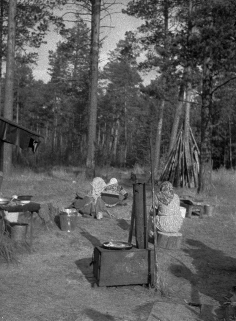 Filmigrupi söögipaus - Foto Maie Jõgi