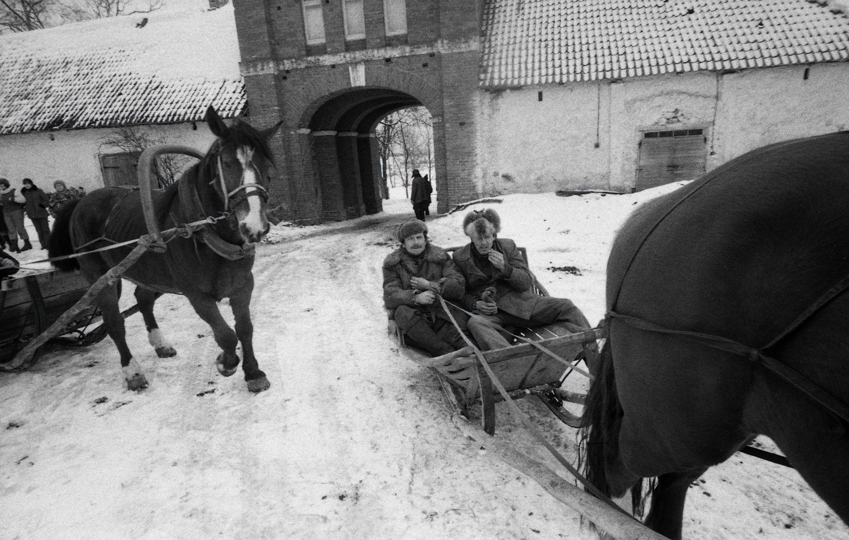 Viljavoori filmimine Ruusmäel. Vankris Tõnu Kark ja Evald Aavik.