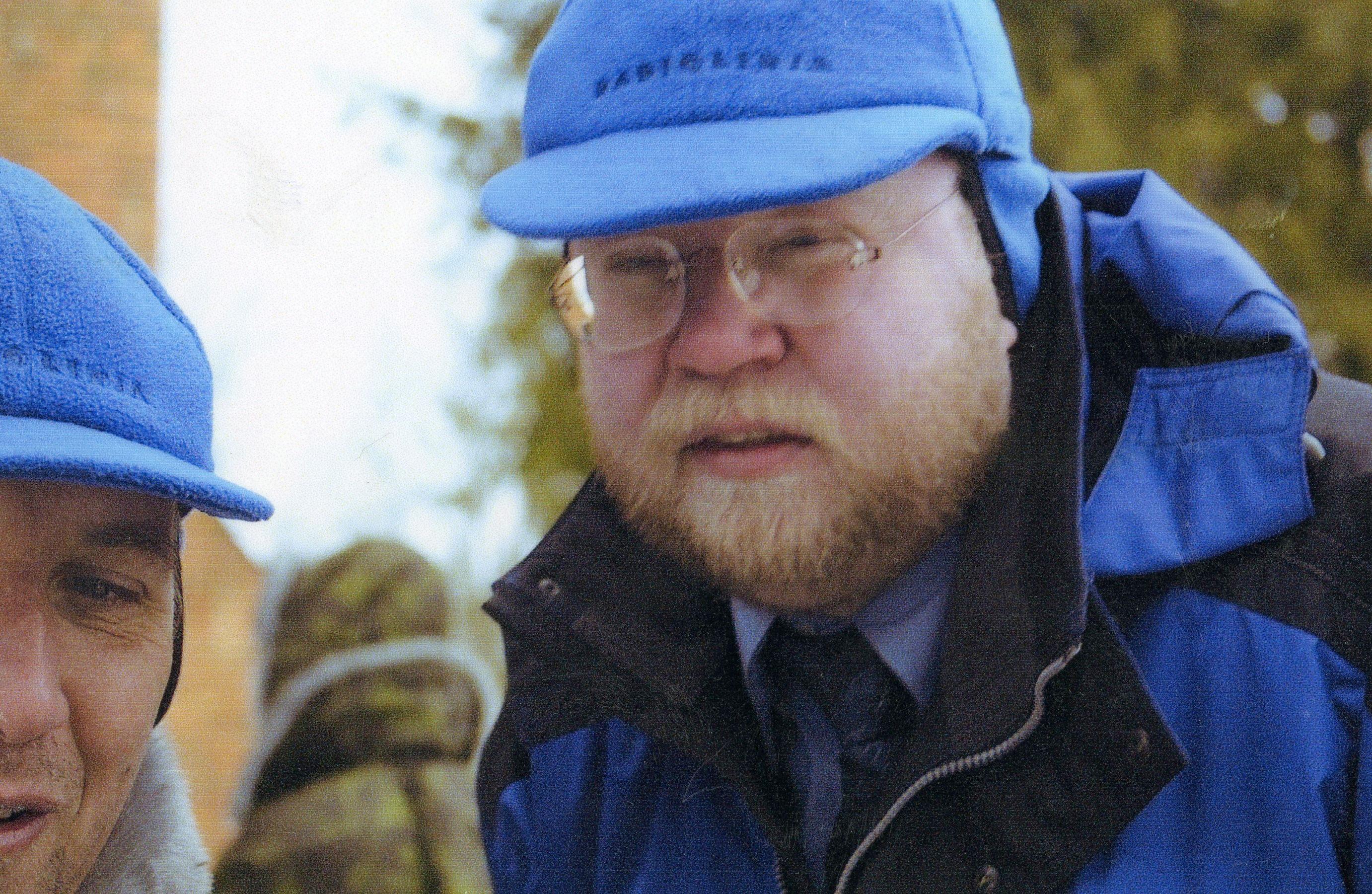 Ajalookonsultant Mart Laar filmivõtetel Sangaste lossi juures - Foto Olav Neuland