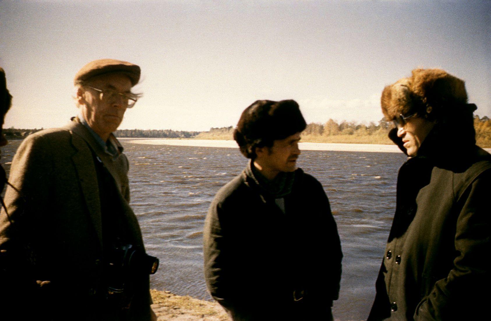 Filmigrupp Agani külas Siberis (1985) - Foto Ago Ruus
