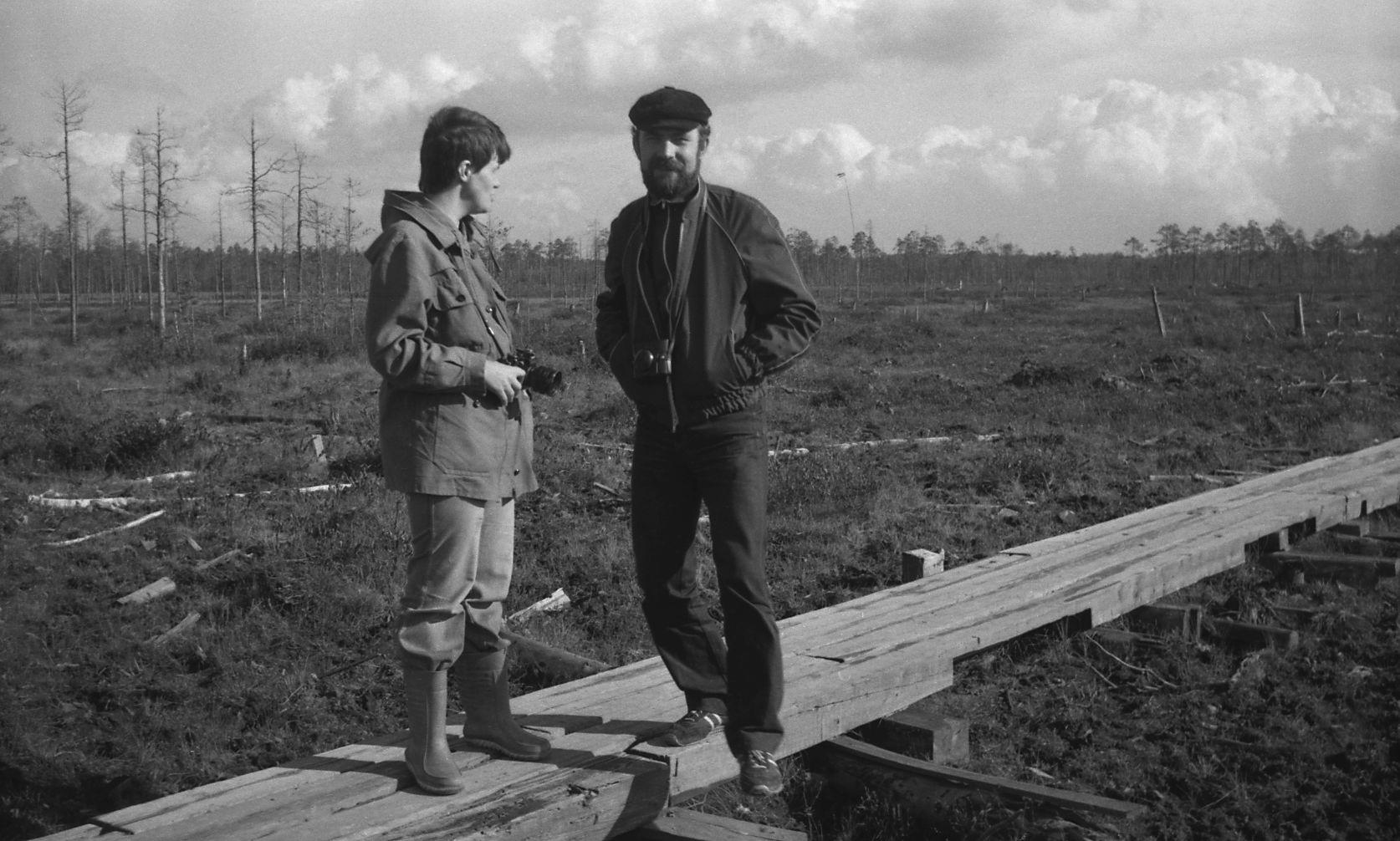 Filmigrupi peatus Agani külas (1985) -  Foto Enn Säde
