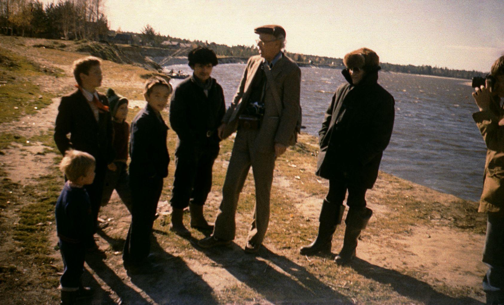 Filmigrupp Agani külas Siberis (1985) - Foto Ago Ruus