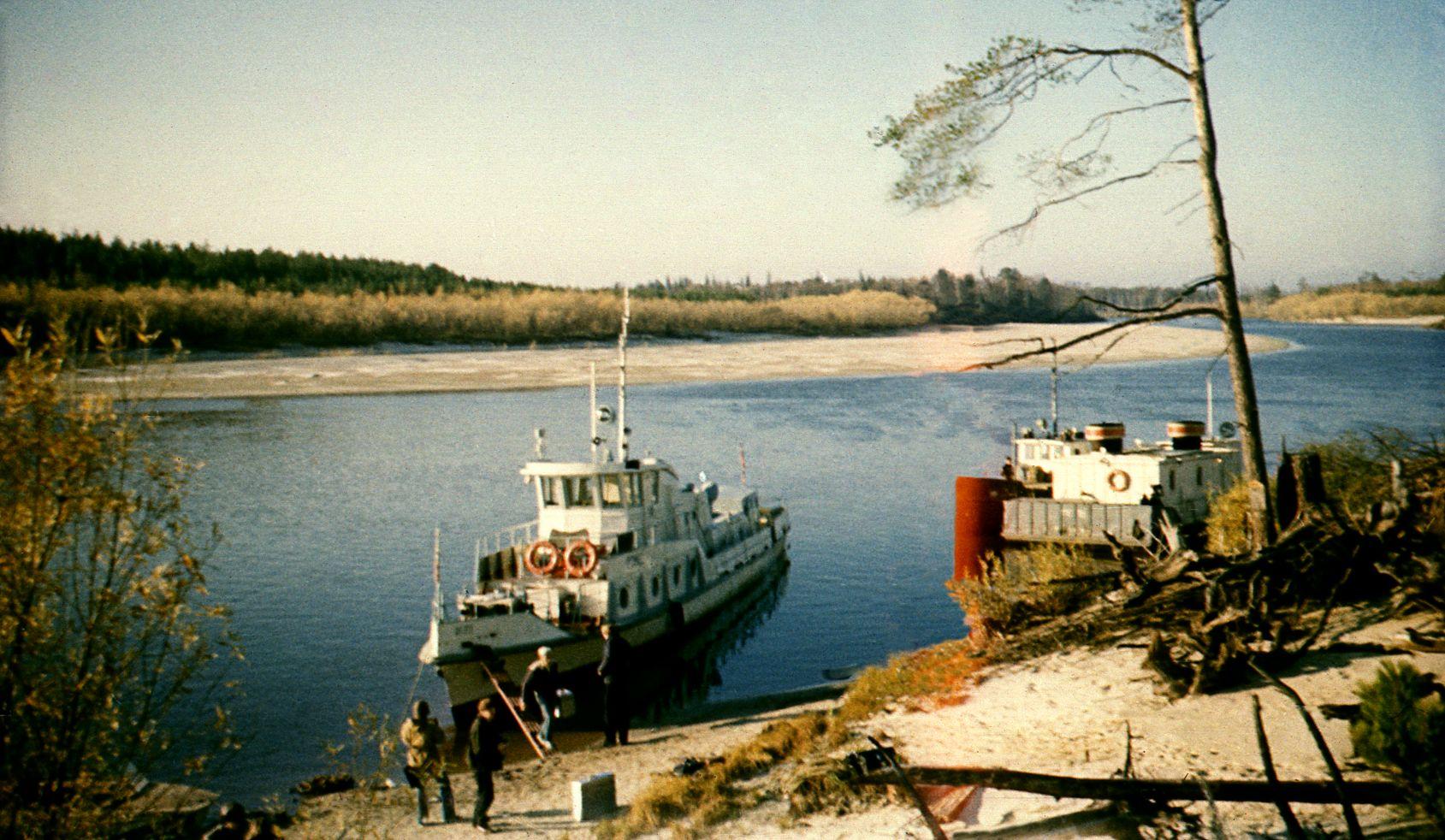 Filmigrupp Agani külas Siberis (1985) - Foto Ago Ruus