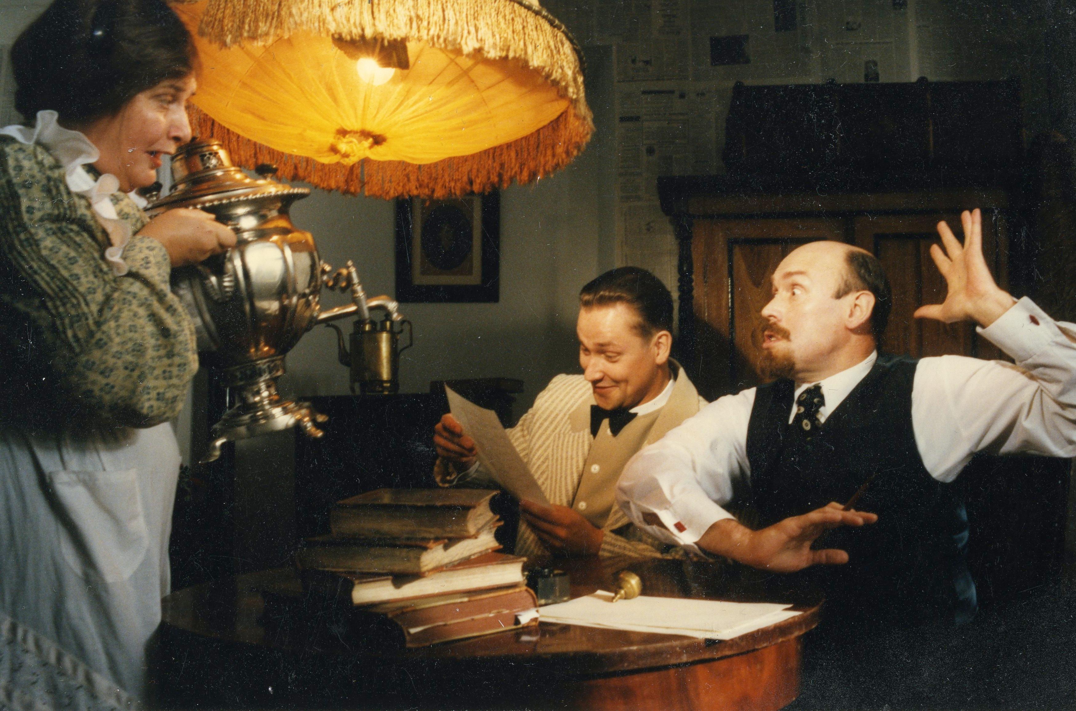Nadežda Krupskaja osas Helene Vannari, Aleksander Kesküla osas Üllar Saaremäe, Lenin/Vanja osas Viktor Suhhorukov - Foto Roland Rajamägi