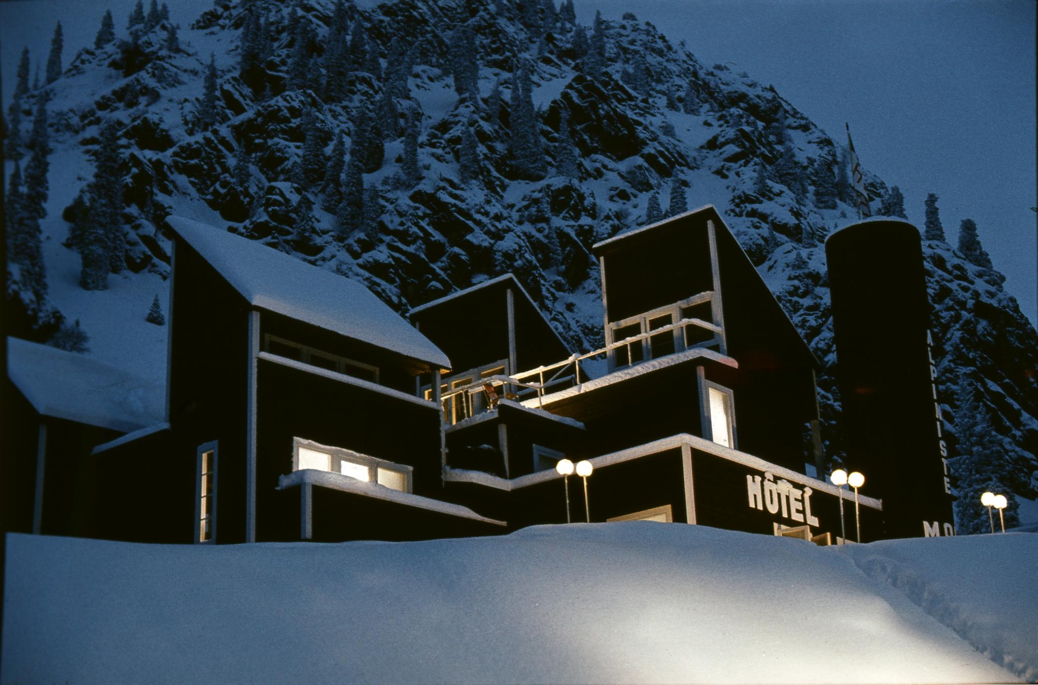 Mängufilm „Hukkunud Alpinisti hotell“ (1979). Hotel Alpiniste Morte dekoratsioon Ala-Tau kõrgmäestikus Kasahstanis - Foto Viktor Mentunen - Viktor Mentuneni kogu