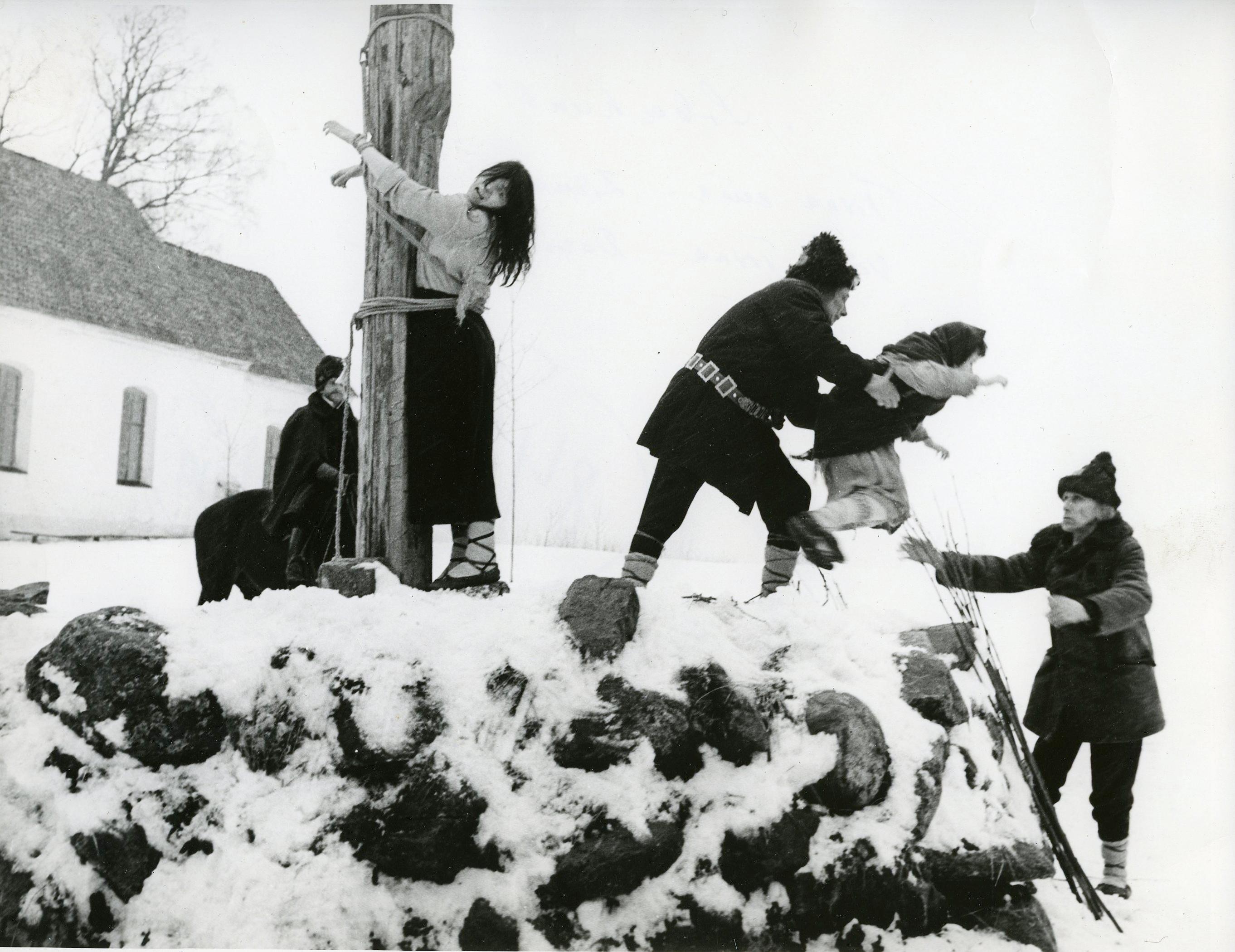 Mängufilm Libahunt (1968) - Tiina ema osas Siina Üksküla, väikese Tiina osas Doris Kareva 