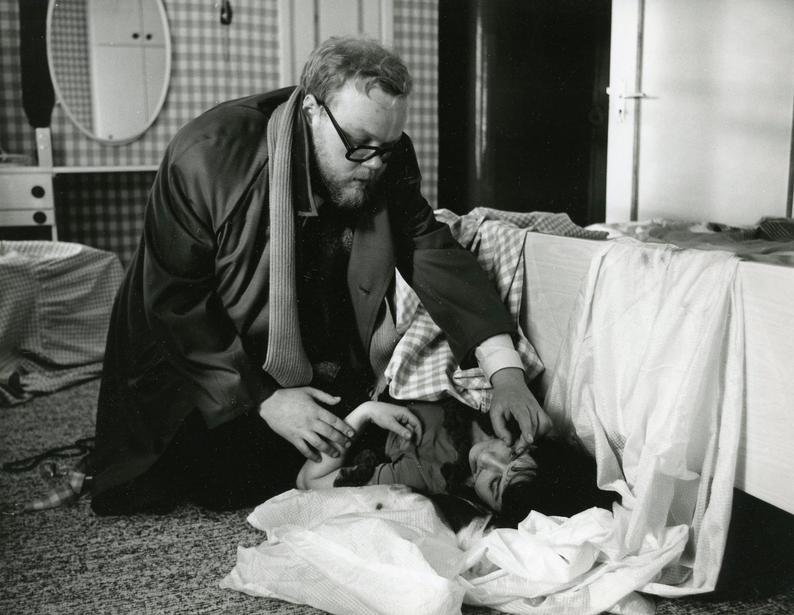 Emil Udini osas Ain Lutsepp, Inga Johnsoni osas Els Himma - Foto Mikk Raude