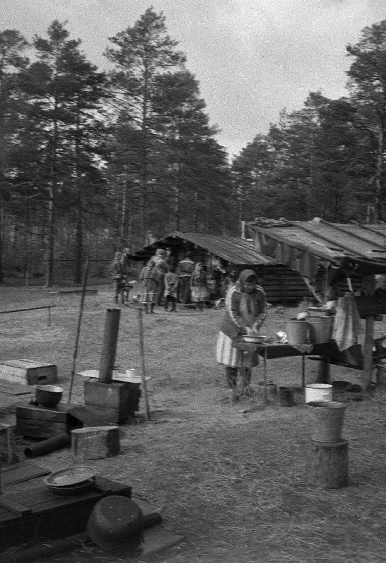 Filmigrupi söögipaus - Foto Maie Jõgi