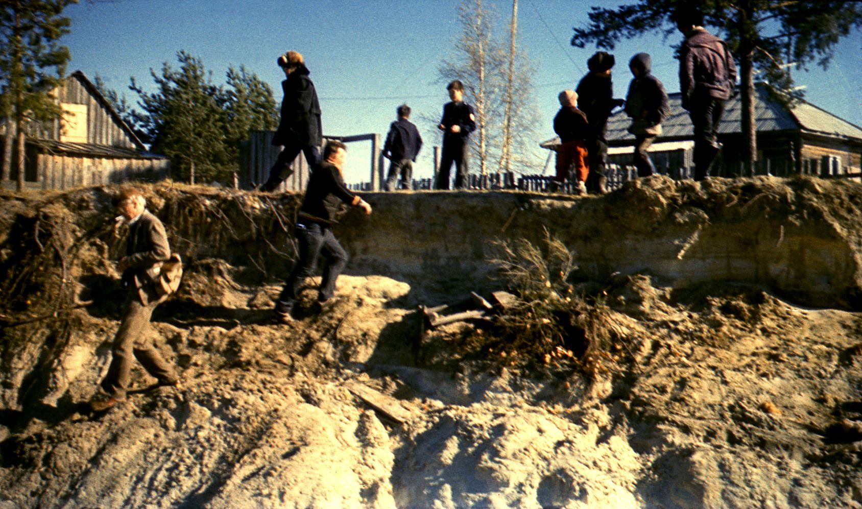 Filmigrupp Agani külas Siberis (1985) - Foto Ago Ruus