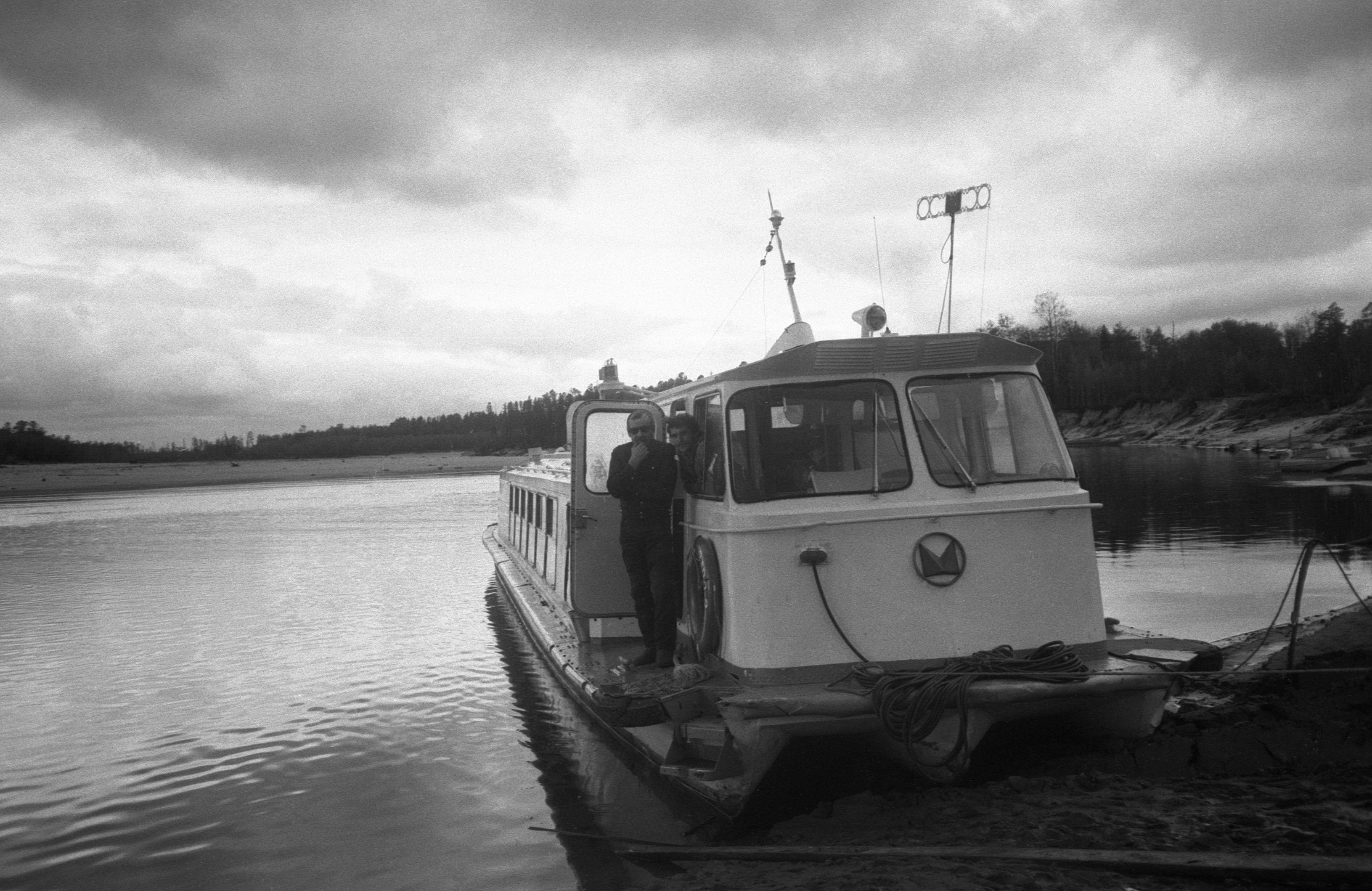 Uus laev  kalda veeres (1988)