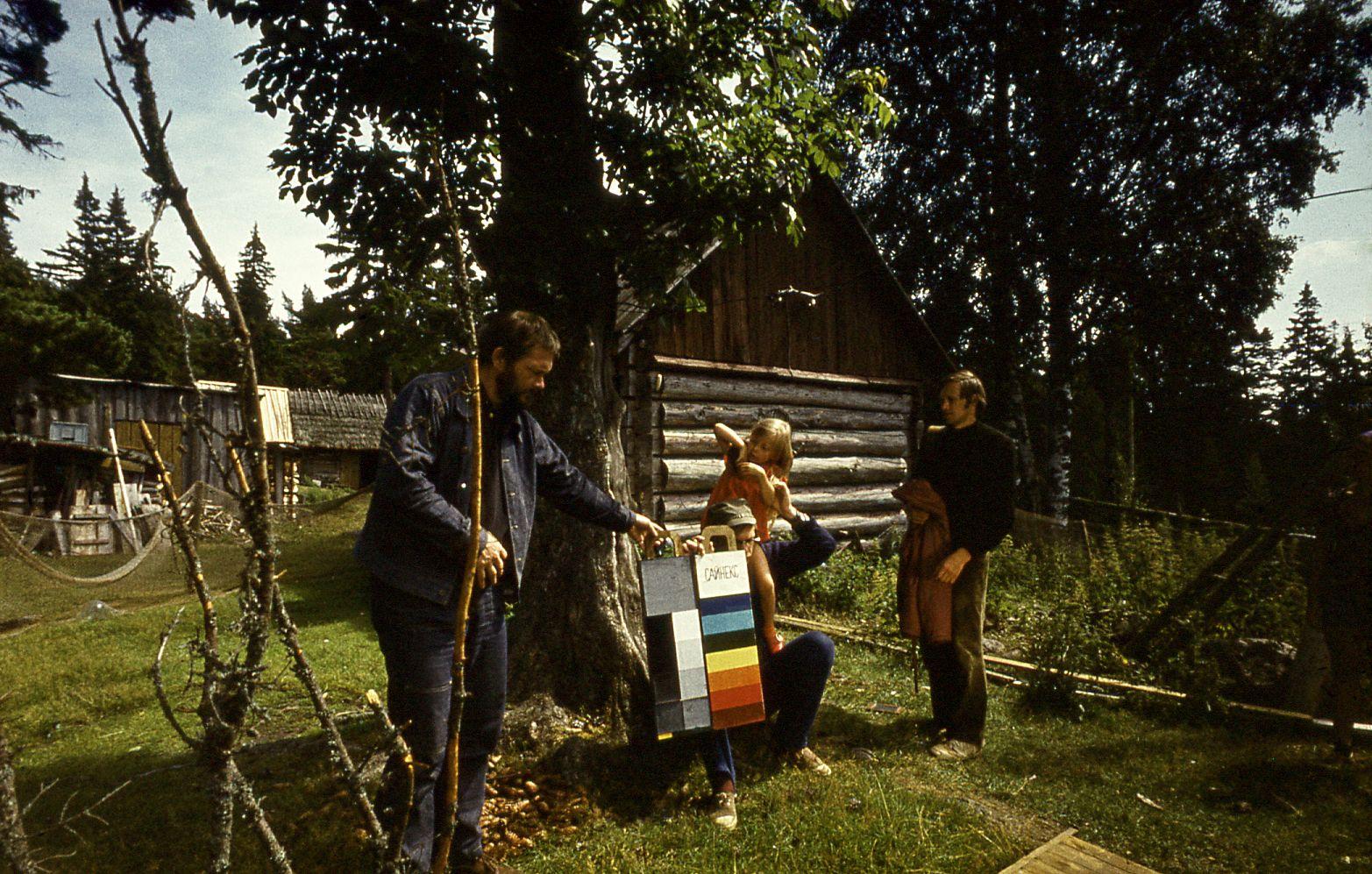 Värviproov filmimiseks. Operaator Rein Maran, režissöör Jaan Tooming, Kati osatäitja Katrin Zilinska ja Viljo Saldre.