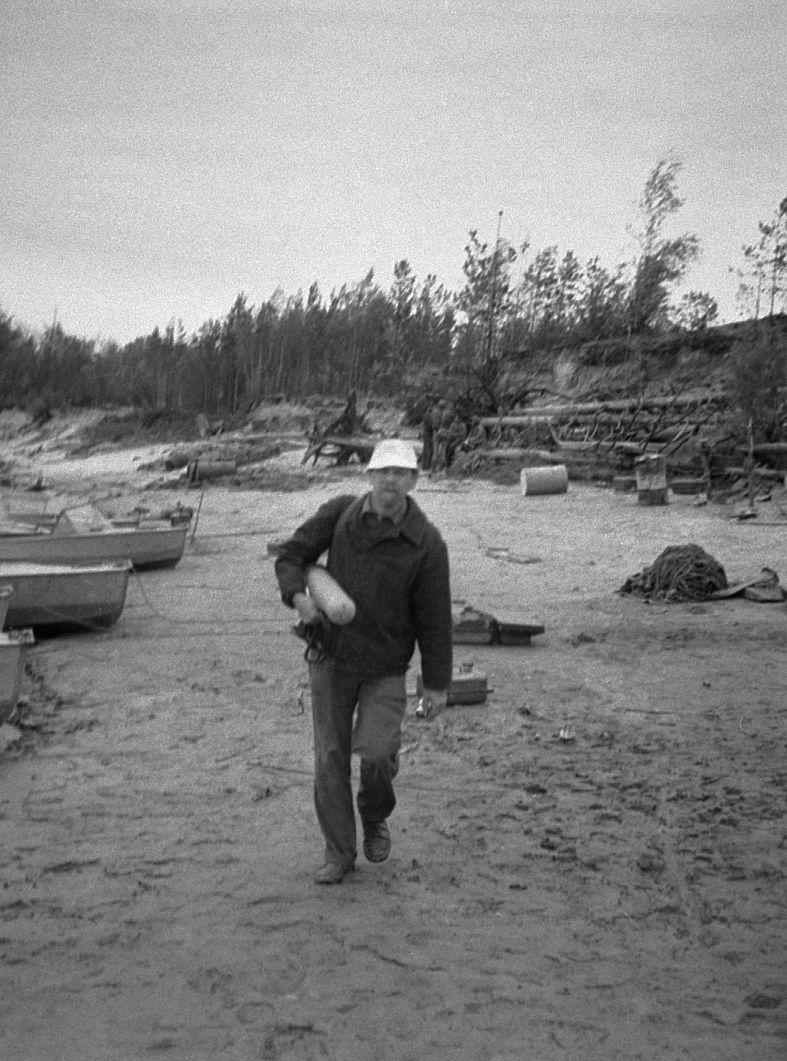 Vassili intervjuu jõe ääres - Foto Maie Jõgi