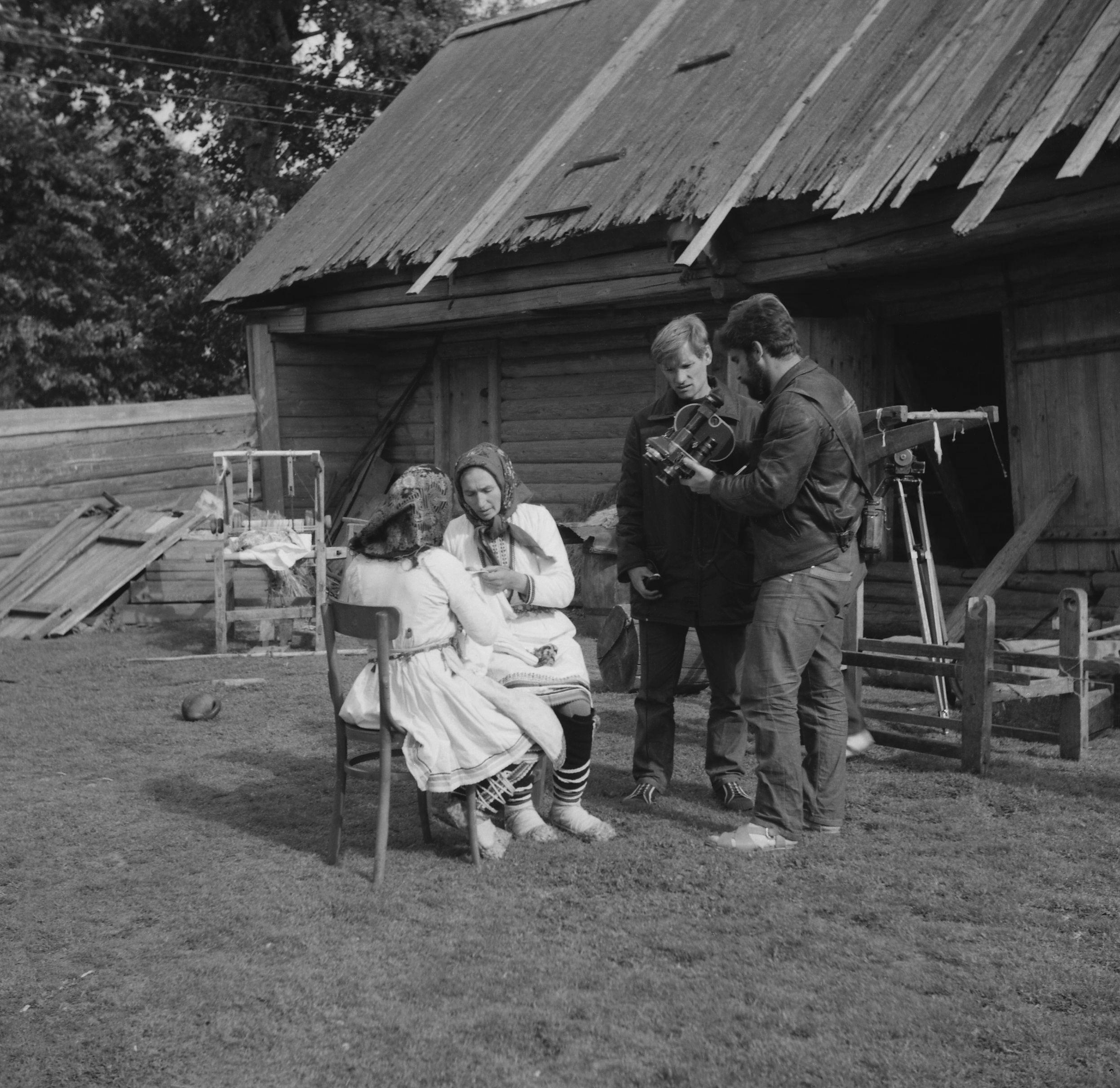 Filmivõtetel Mari külas – Foto Tõnu Seilenthal