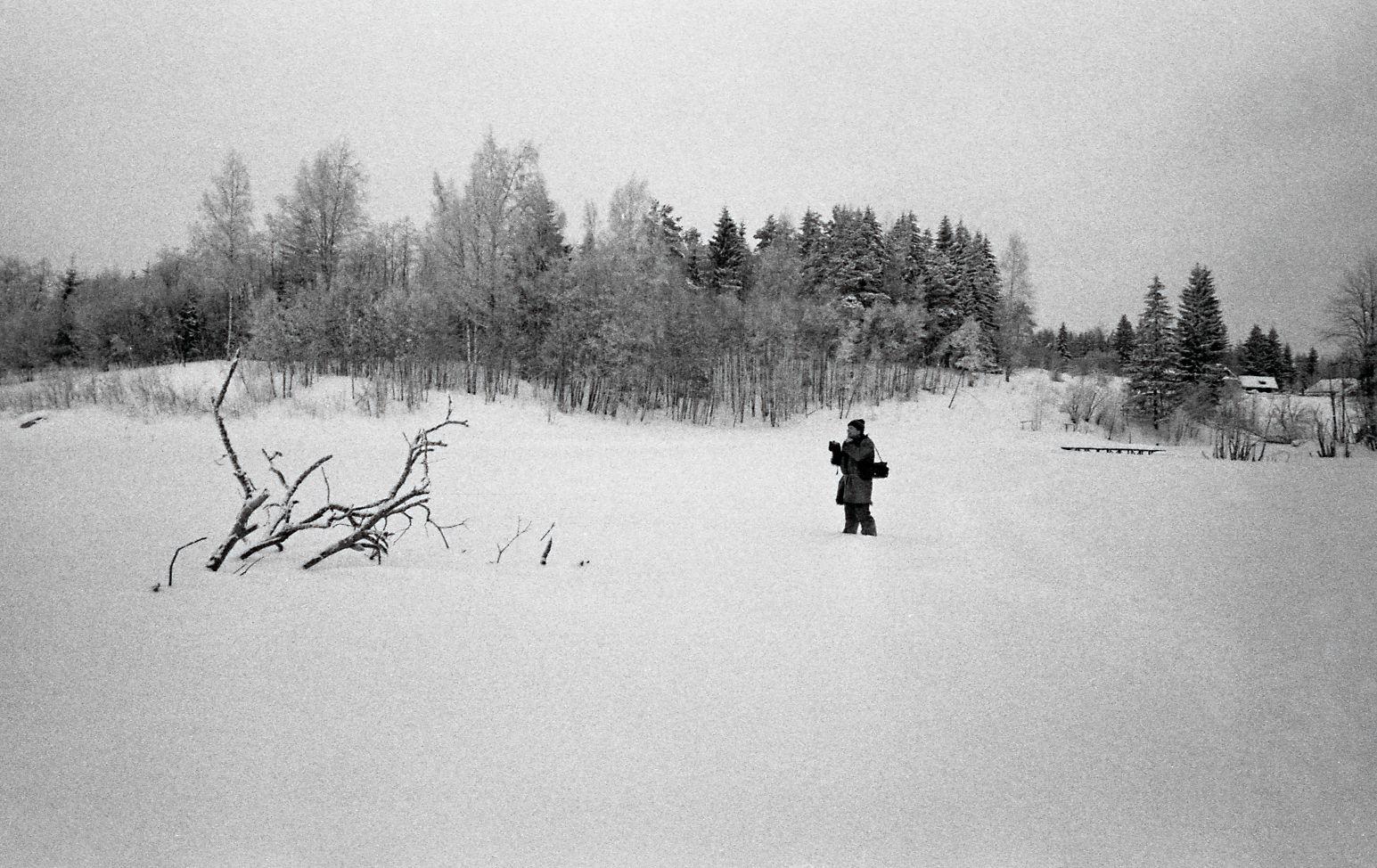 Operaator Arvo Iho järve peal pildisamas.