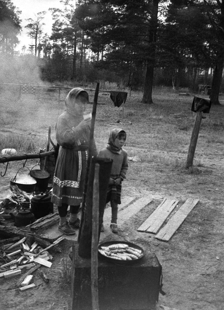 Filmigrupi söögipaus - Foto Maie Jõgi
