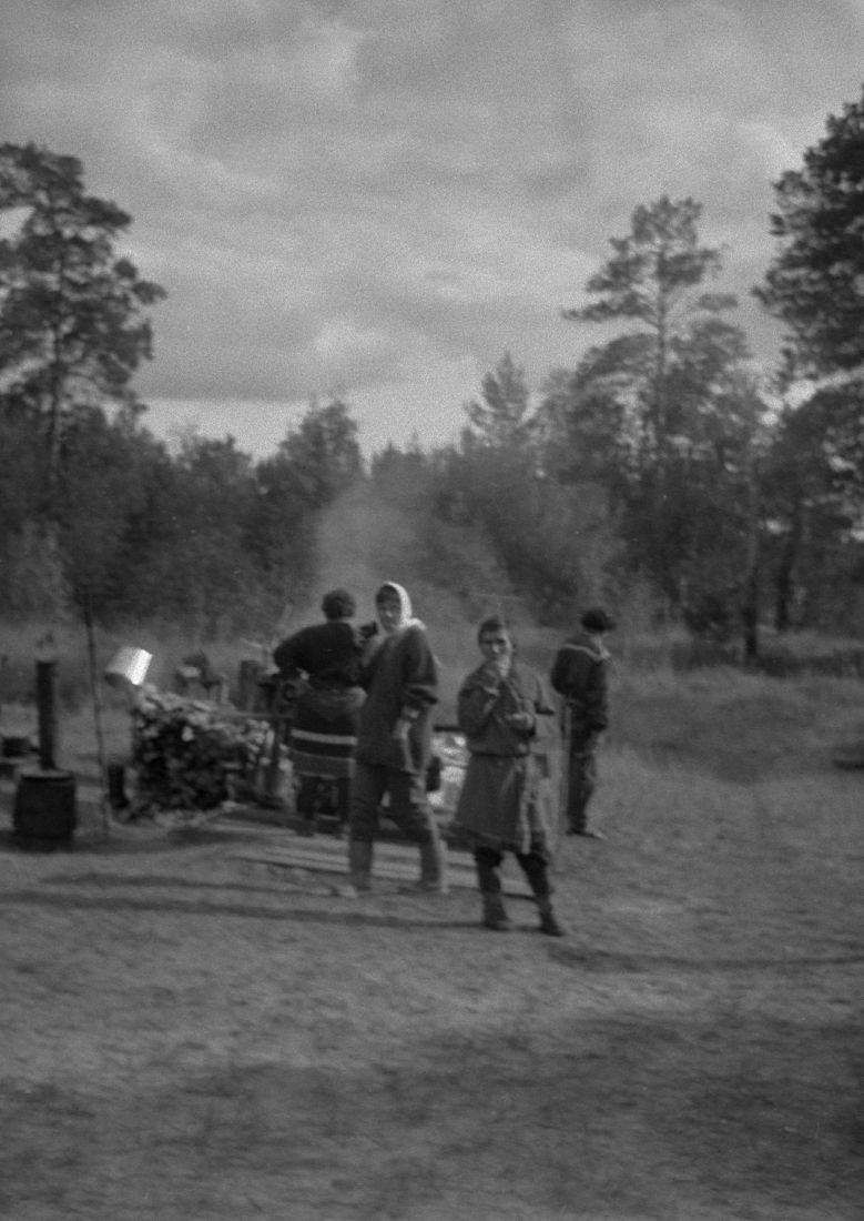 Filmigrupi söögipaus - Foto Maie Jõgi