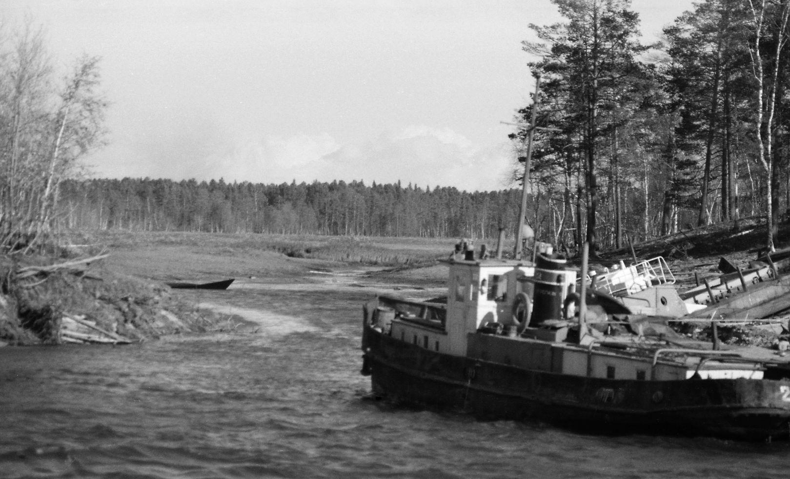 Filmigrupi laevasõit, maastikud, vahepeatus  (1985) - Foto Enn Säde