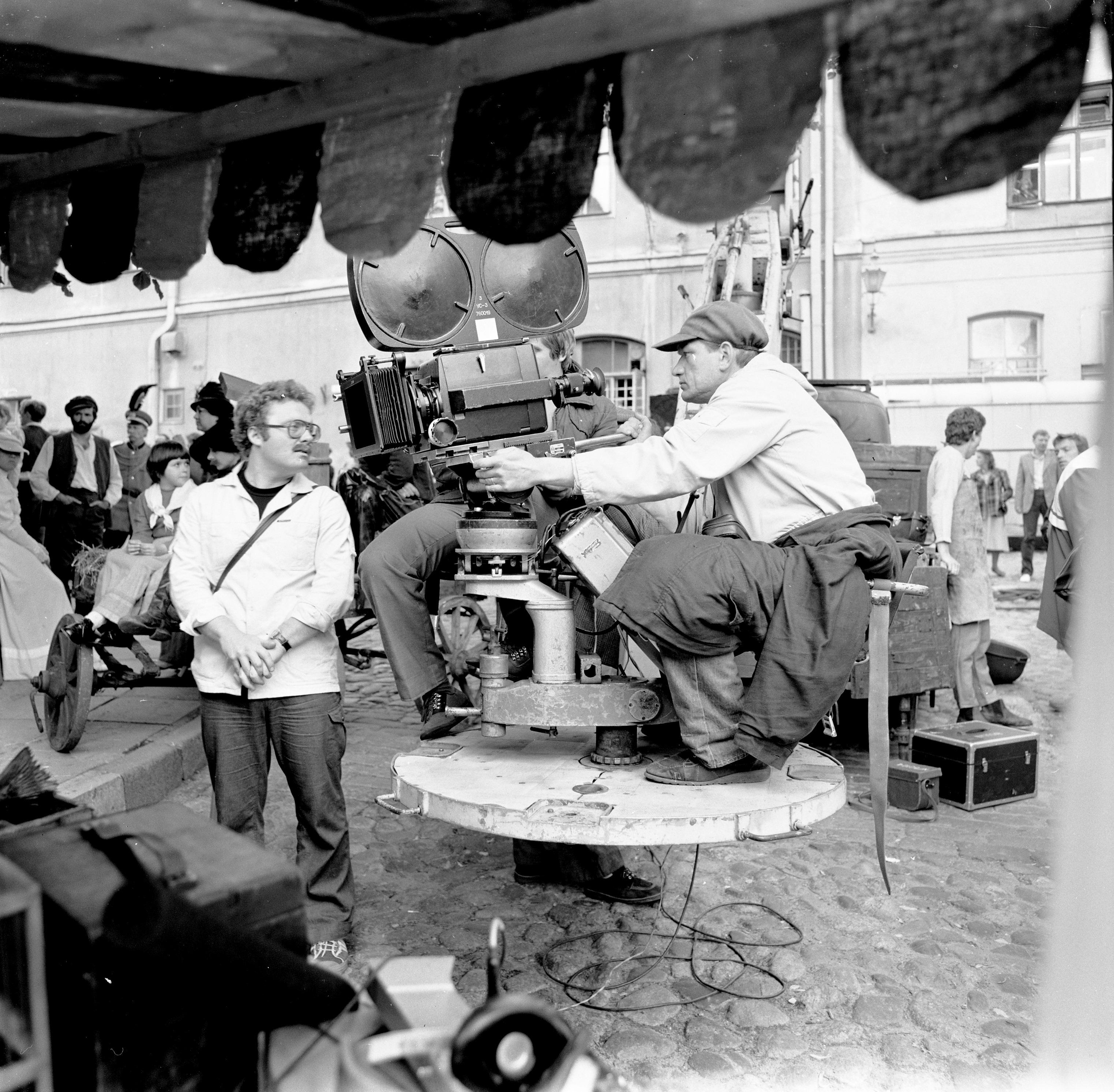 Filmivõtted Tallinnas Olevimäel. Režissöör Peeter Simm, operaator Arvo Iho