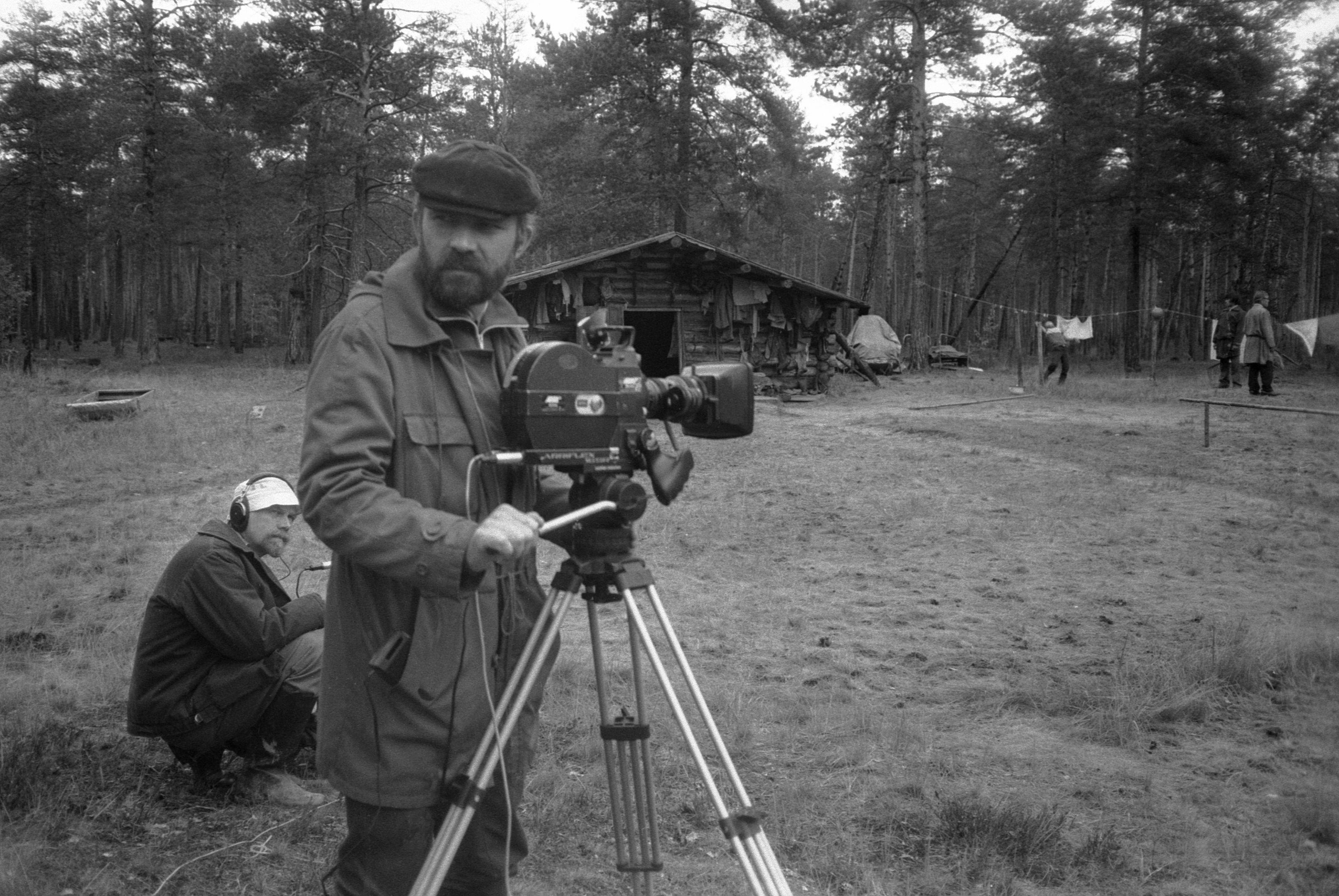 Filmigrupp hantide argipäevas (1988)