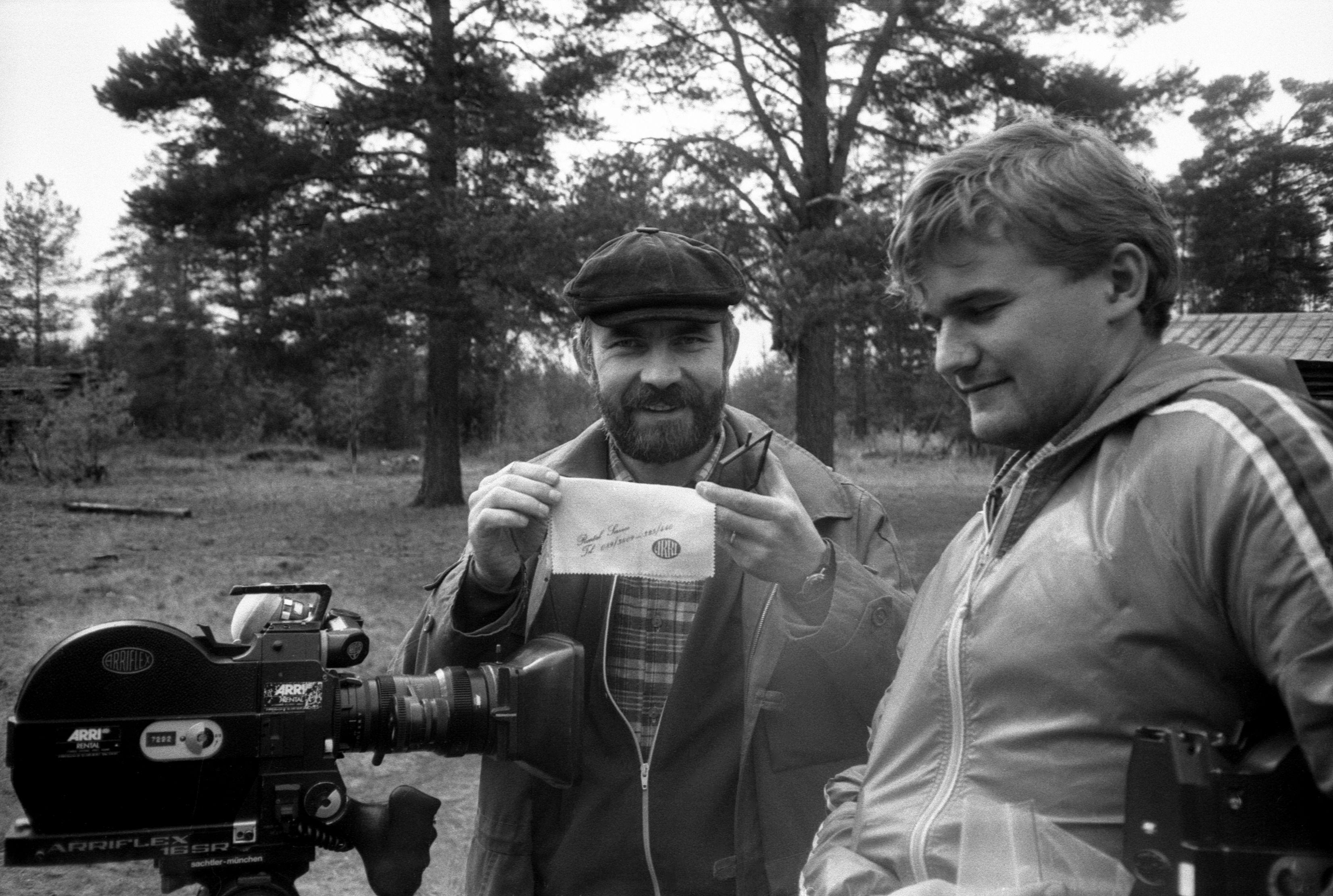 Filmigrupp hantide argipäevas (1988)
