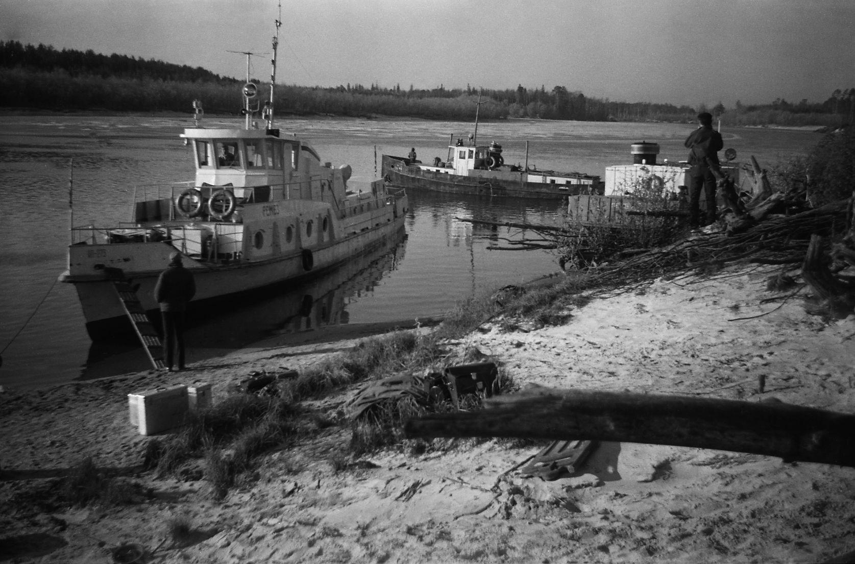 Filmigrupi peatus Agani külas (1985) -  Foto Enn Säde