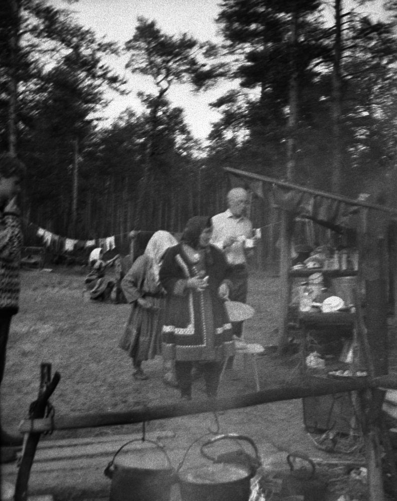Filmigrupi söögipaus - Foto Maie Jõgi
