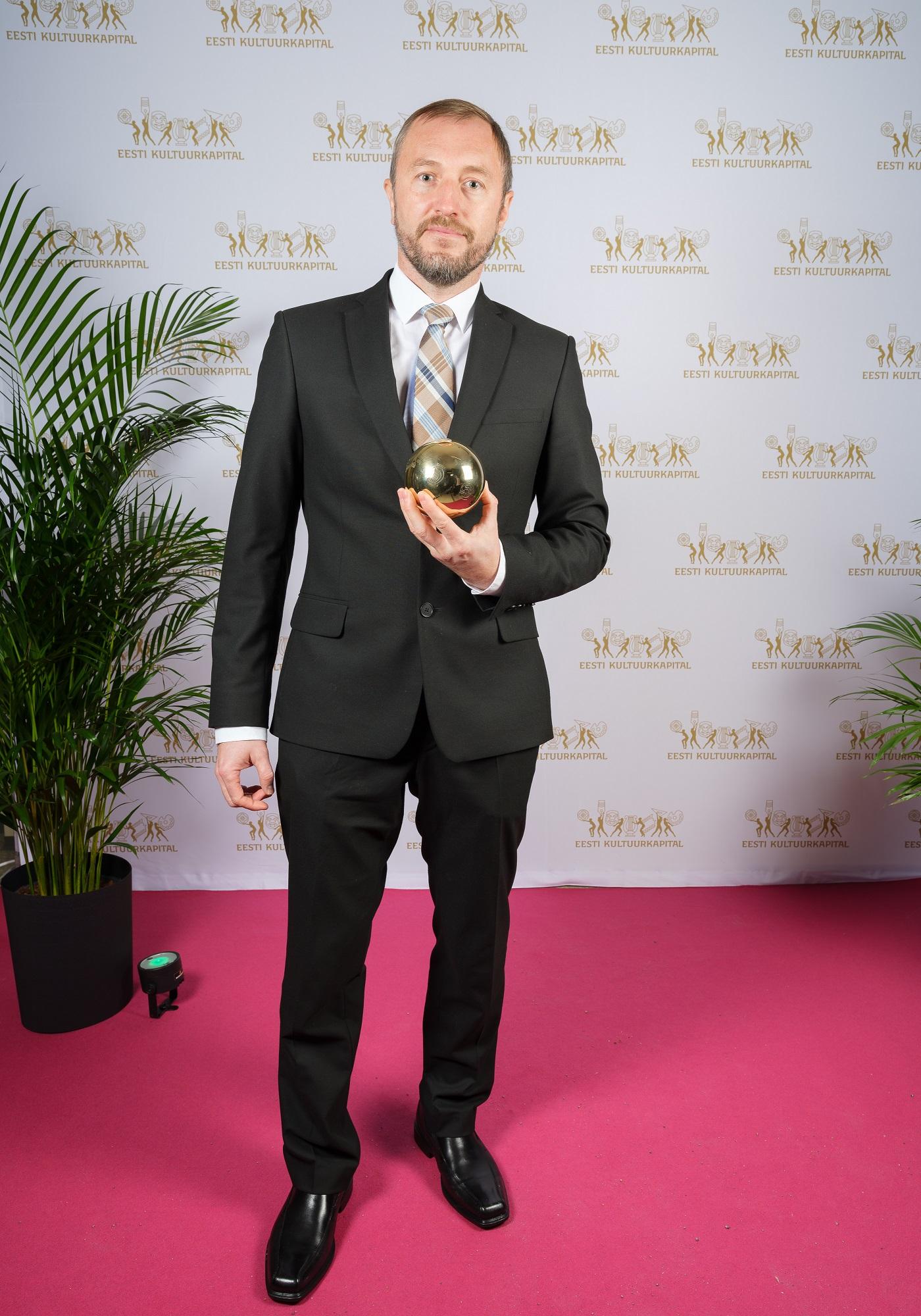 Dokumentaalfilmi Jagatud valgus režissöör Kullar Viimne Eesti Kultuurkapitalli auhinnagalal - Foto Arbo Rae - Eesti Kultuurkapital