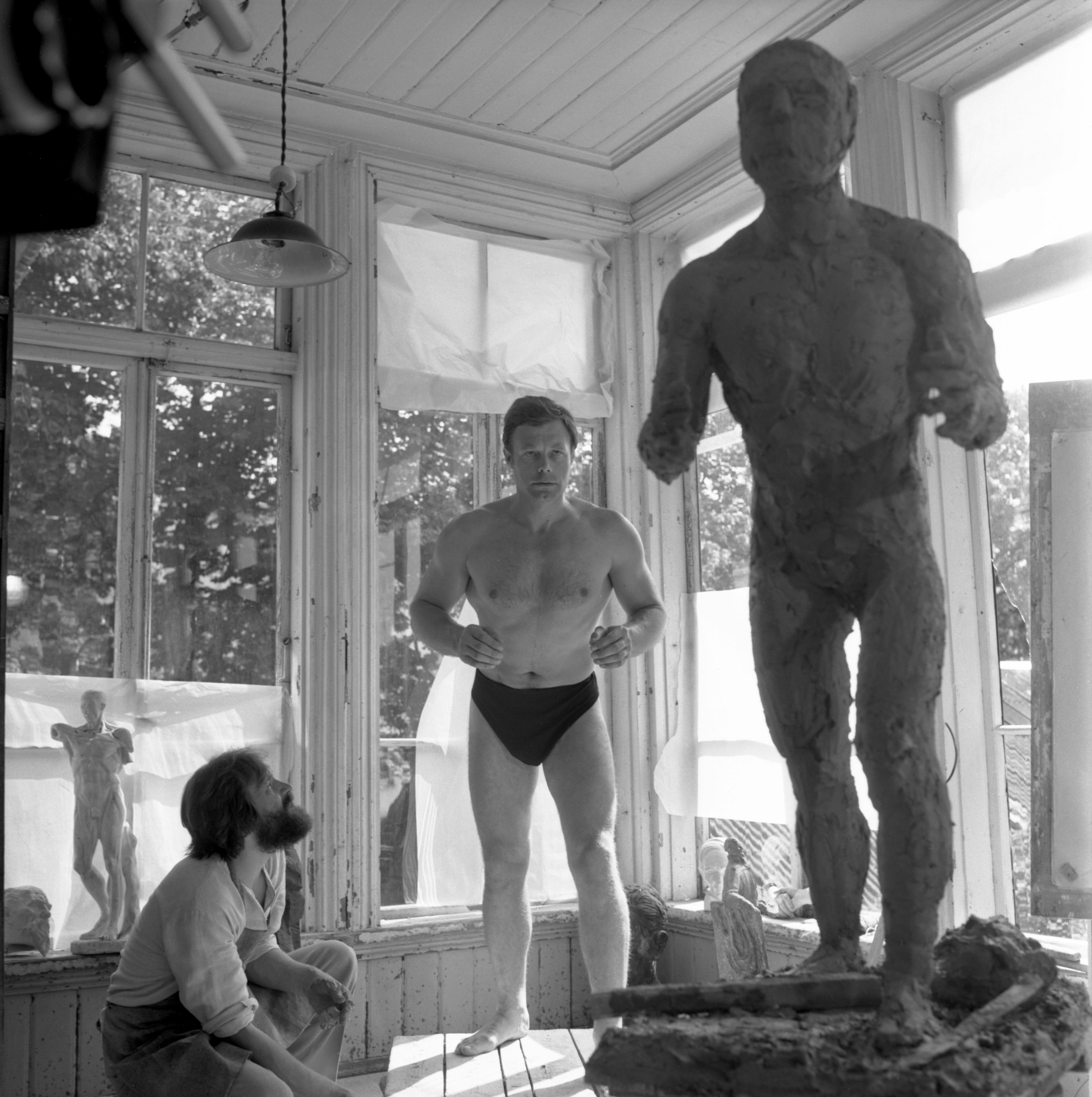 Mängufilm „Nimed marmortahvlil“ (2002) - Kostüümikunstnik Eugen Tamberg  - Foto Ago Ruus - Mare Raidma kogu