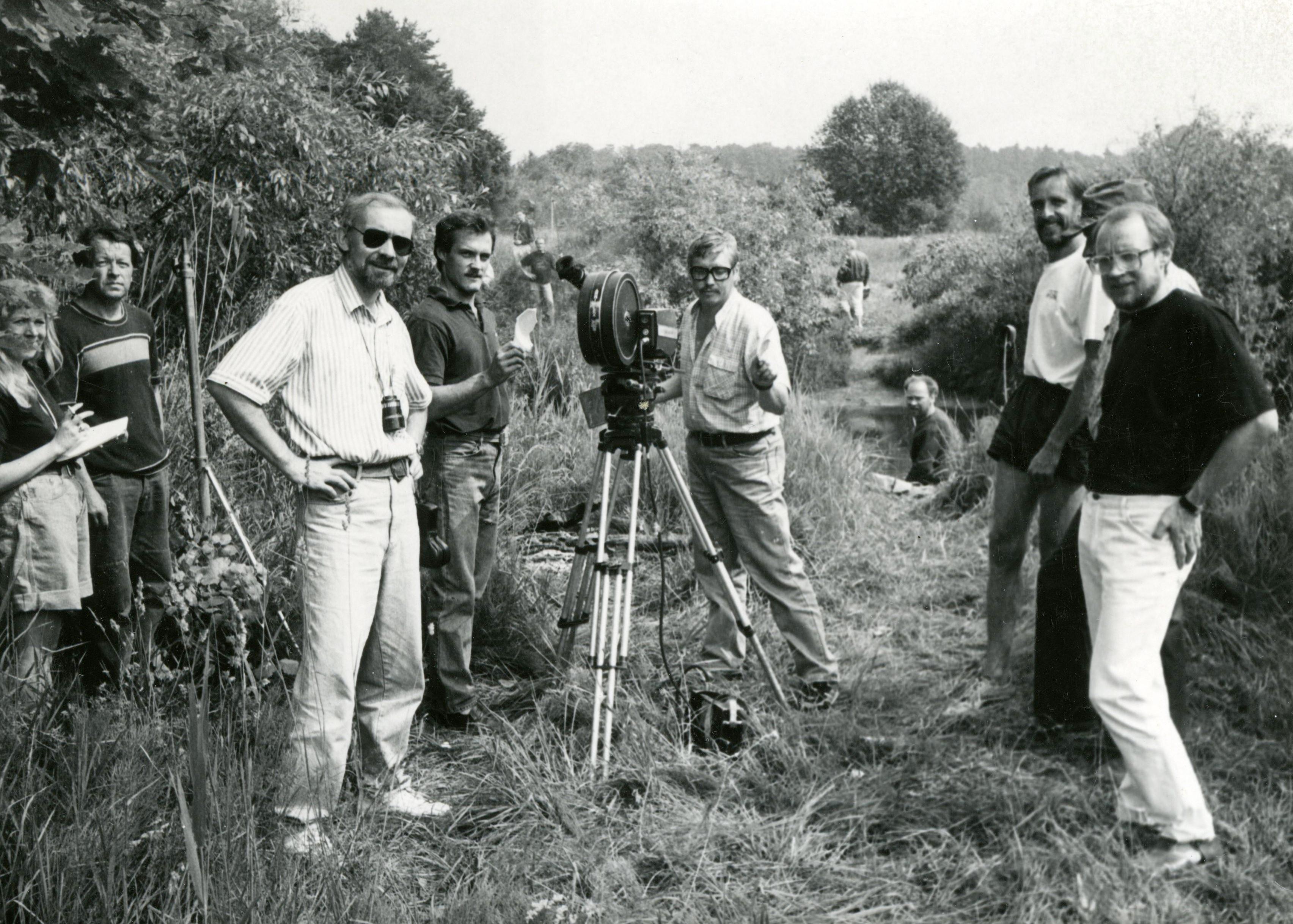 Filmivõtetel - filmigrupi liige Martti Veri, operaator Ago Ruus,  kombineeritud võtete operaator Rein Pruul, Ahvena osatäitja Tõnu Kark, stsenarist ja režissöör Lembit Ulfsak, stsenarist Janno Põldma