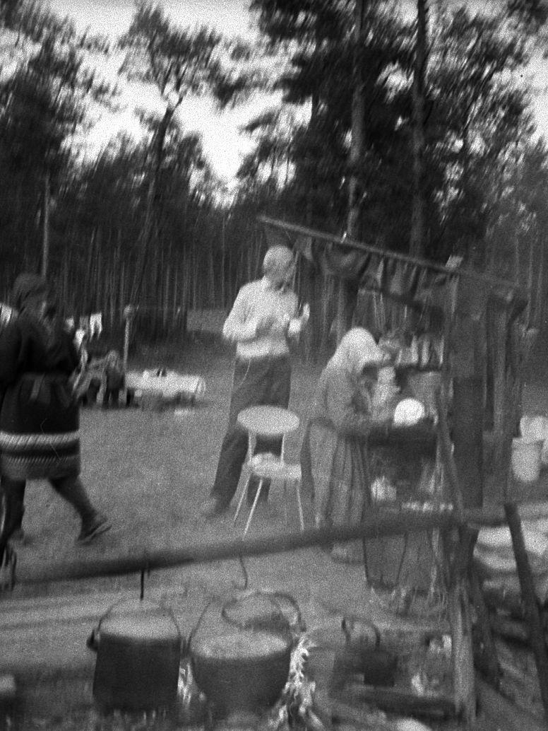 Filmigrupi söögipaus - Foto Maie Jõgi