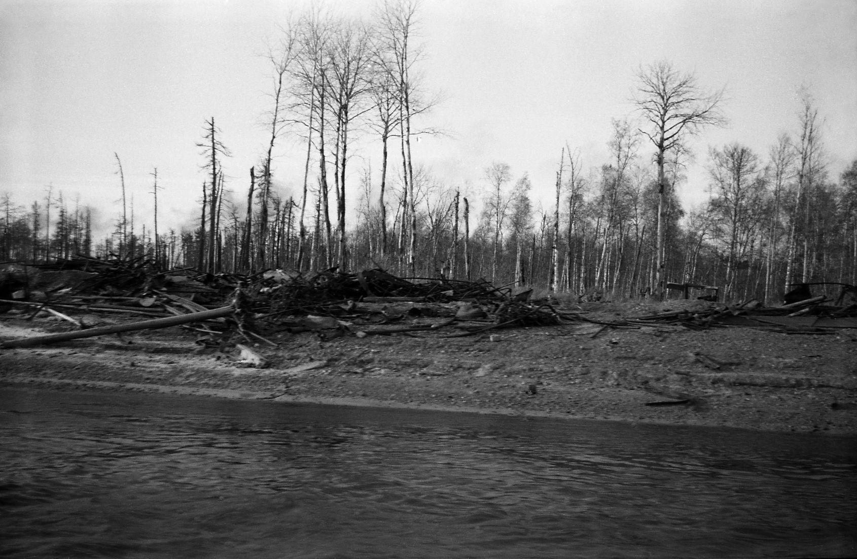 Filmigrupi laevasõit, maastikud, vahepeatus  (1985) - Foto Enn Säde