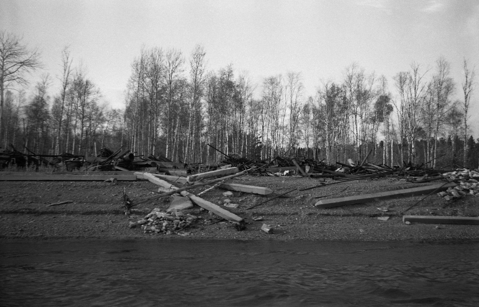 Filmigrupi laevasõit, maastikud, vahepeatus  (1985) - Foto Enn Säde