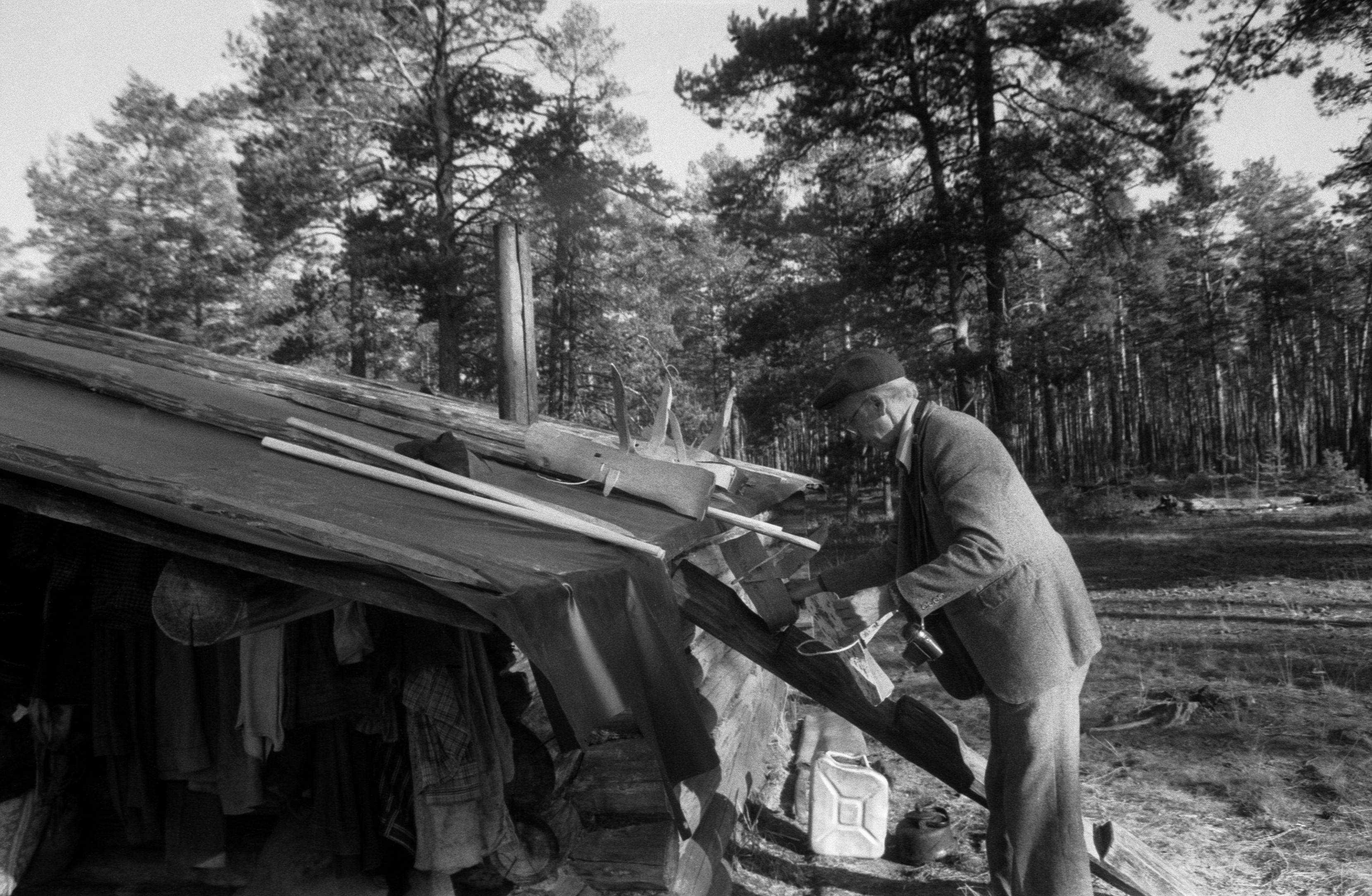 Lennart Meri fotografeerimas filmivõtetel (1985)